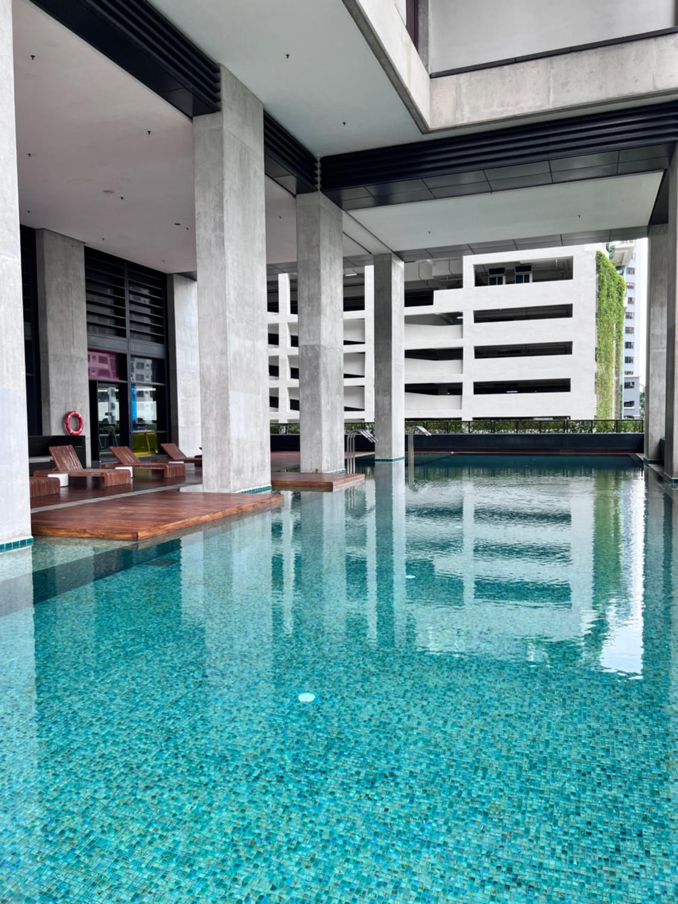Arcoris Mont Kiara - Huge Balcony for 8 pax 1B1BR - 2 queen and 1 Partition Room Bunk Bed