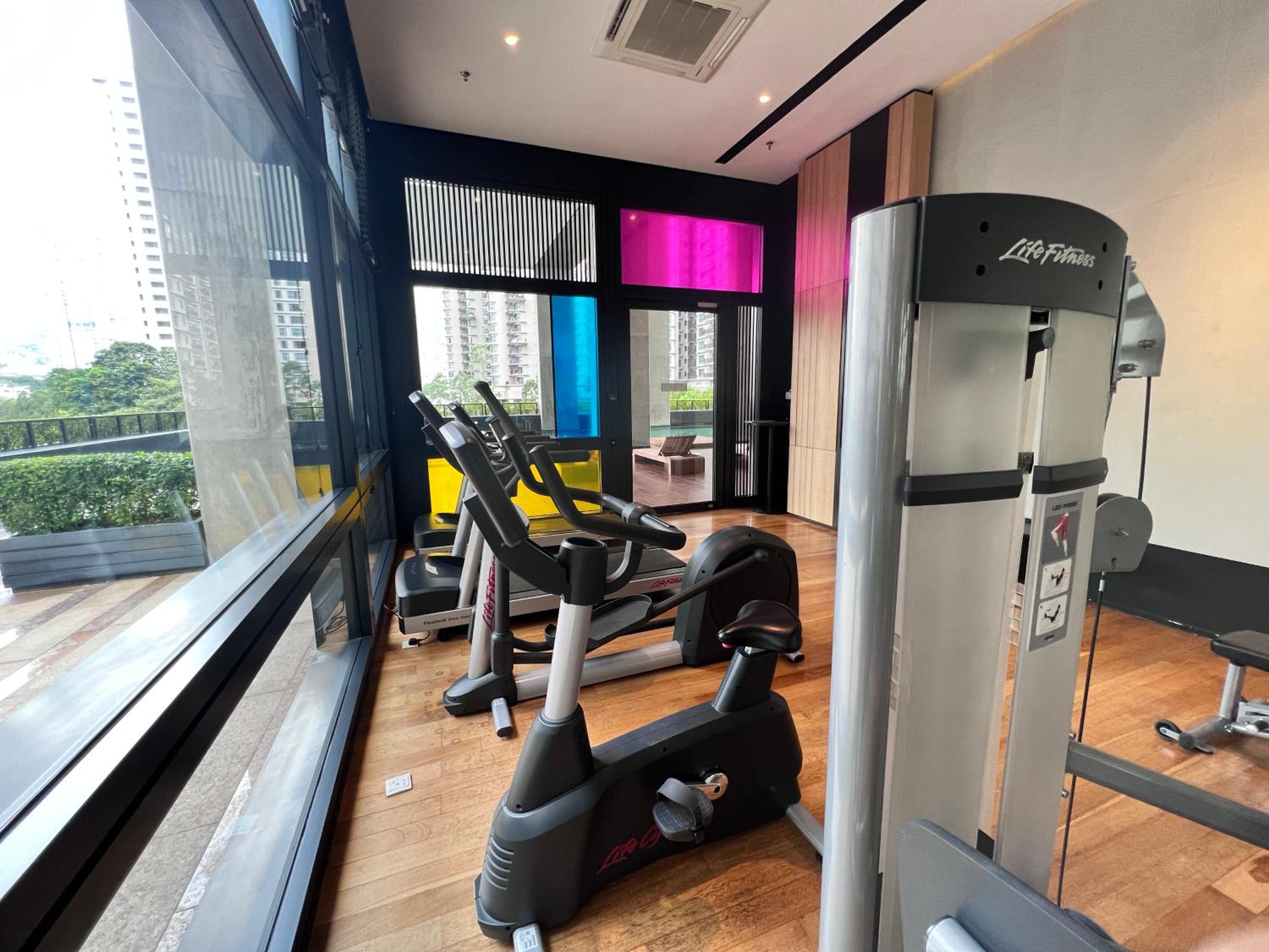 Arcoris Mont Kiara - Huge Balcony for 8 pax 1B1BR - 2 queen and 1 Partition Room Bunk Bed