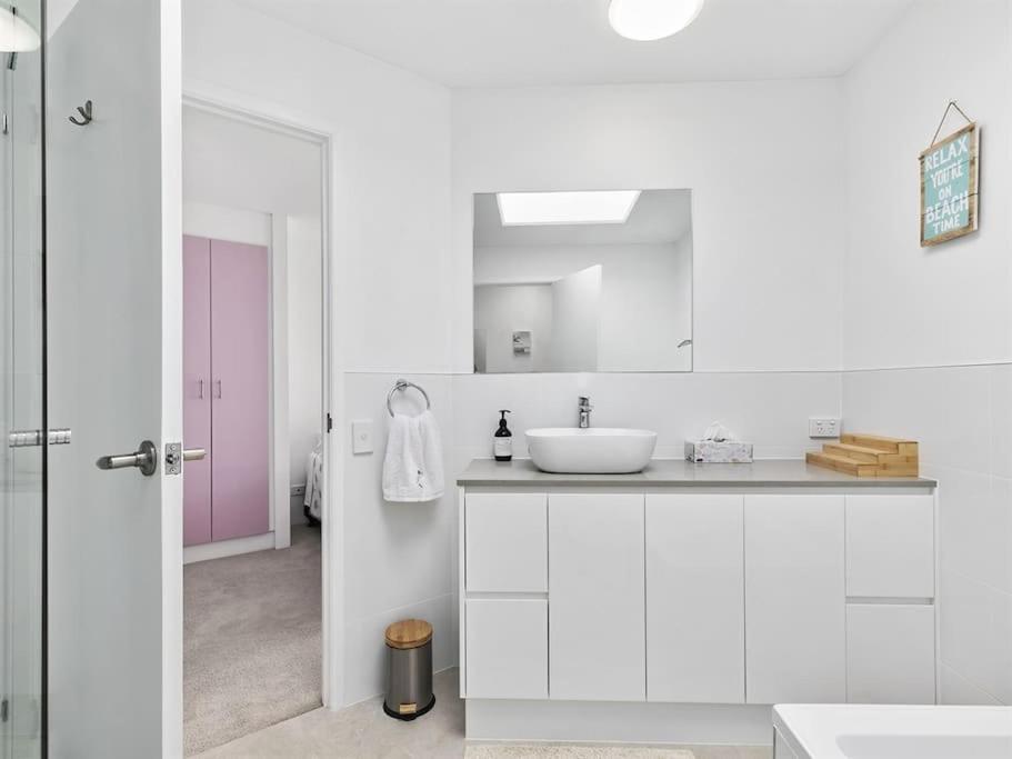 Kawana Beachside Getaway 1 Bedroom Apartment