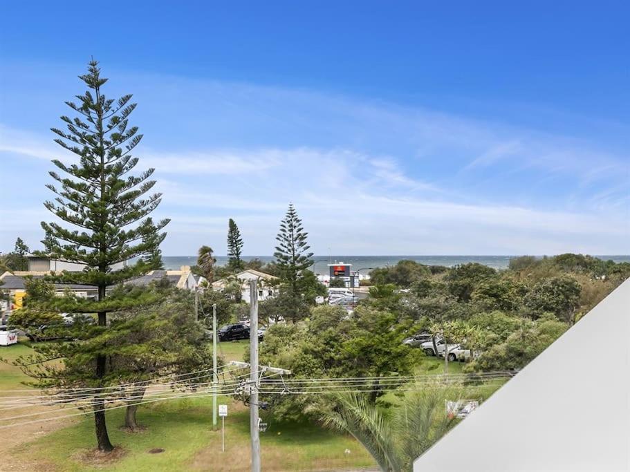 Kawana Beachside Getaway 1 Bedroom Apartment