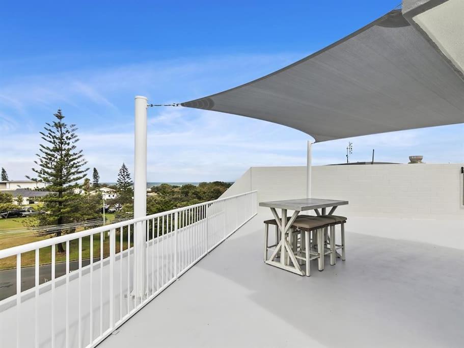 Kawana Beachside Getaway 1 Bedroom Apartment