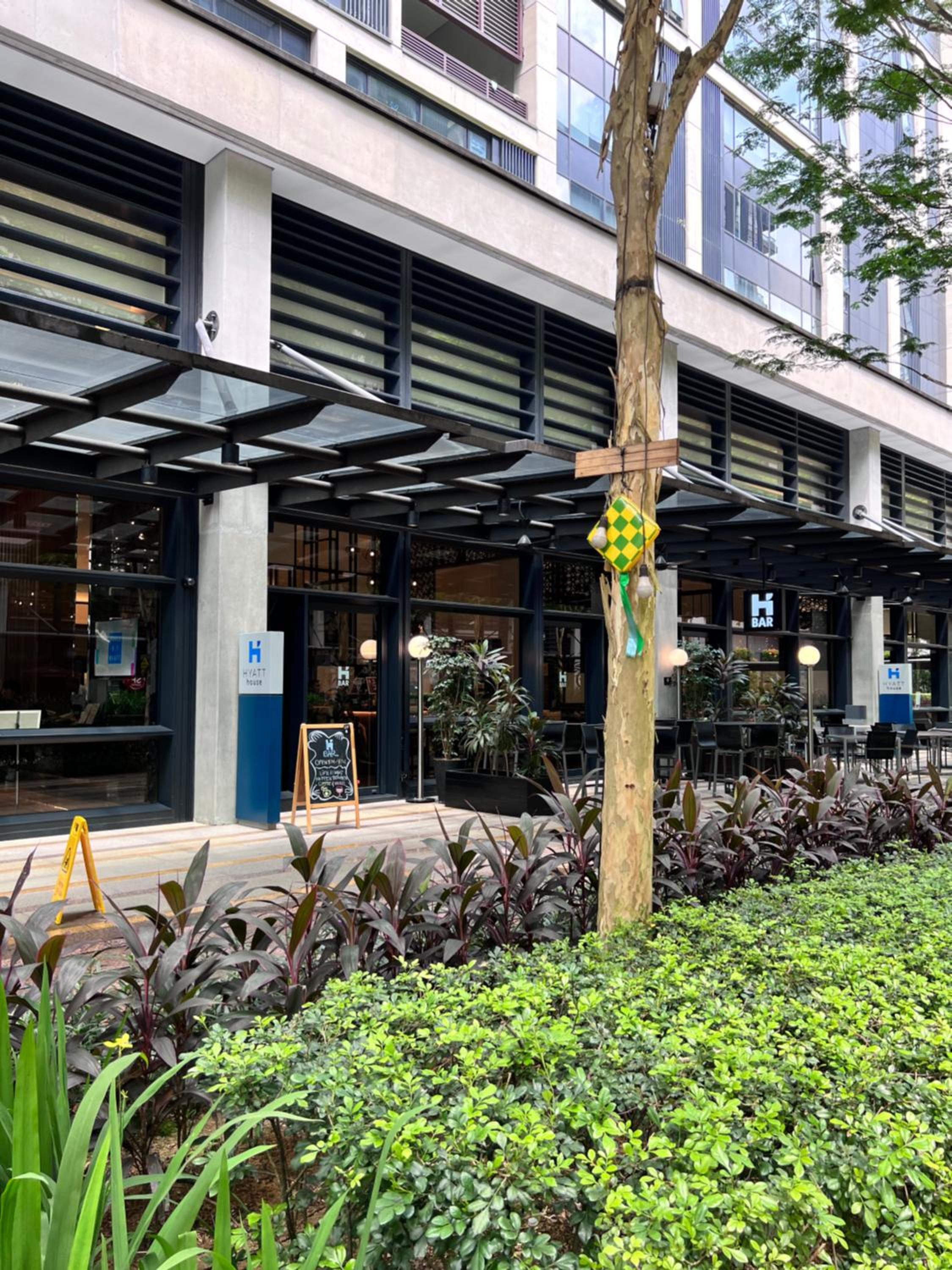 Arcoris Mont Kiara - Huge Balcony for 8 pax 1B1BR - 2 queen and 1 Partition Room Bunk Bed