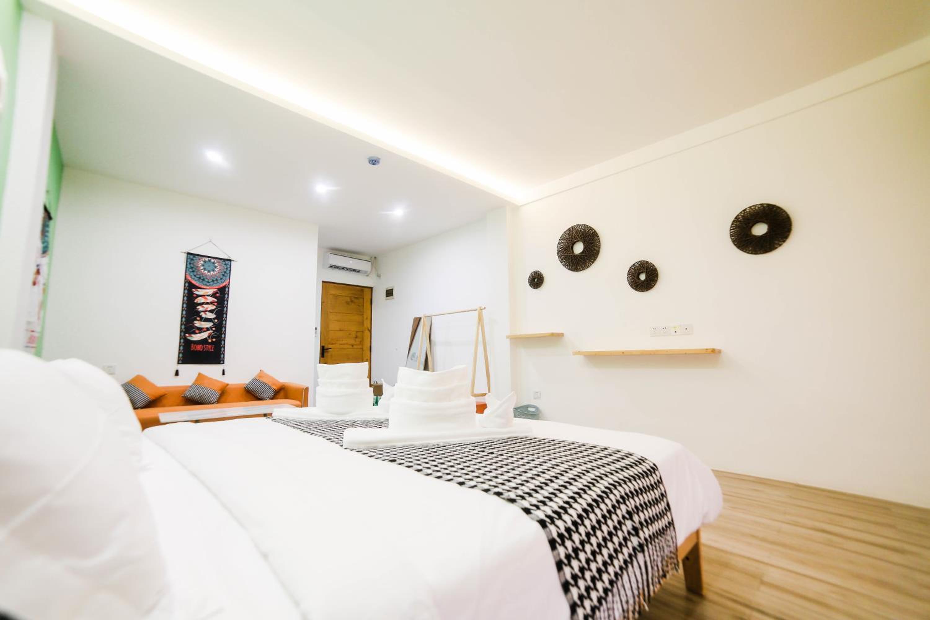 Holabay Resort