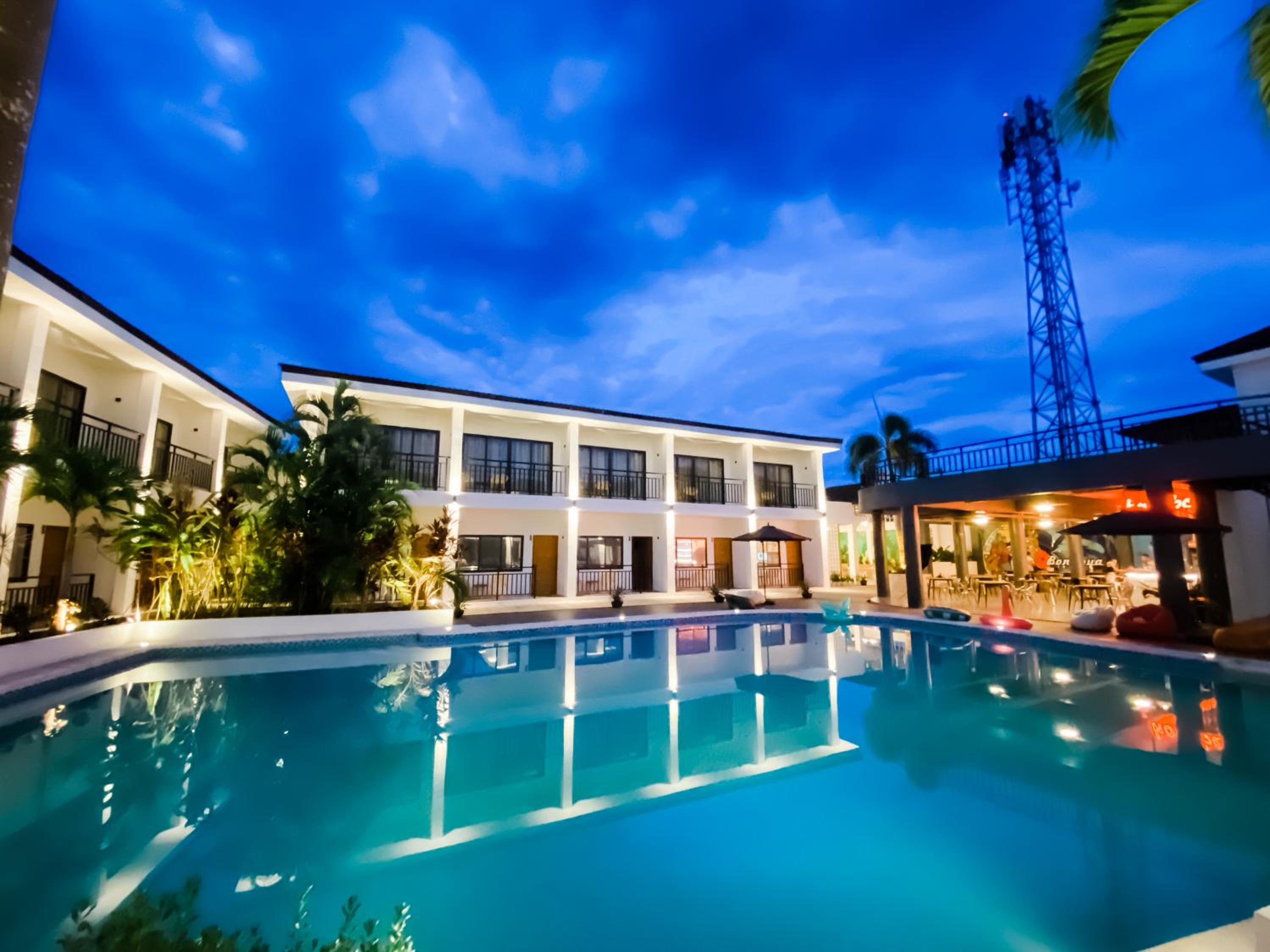 Holabay Resort
