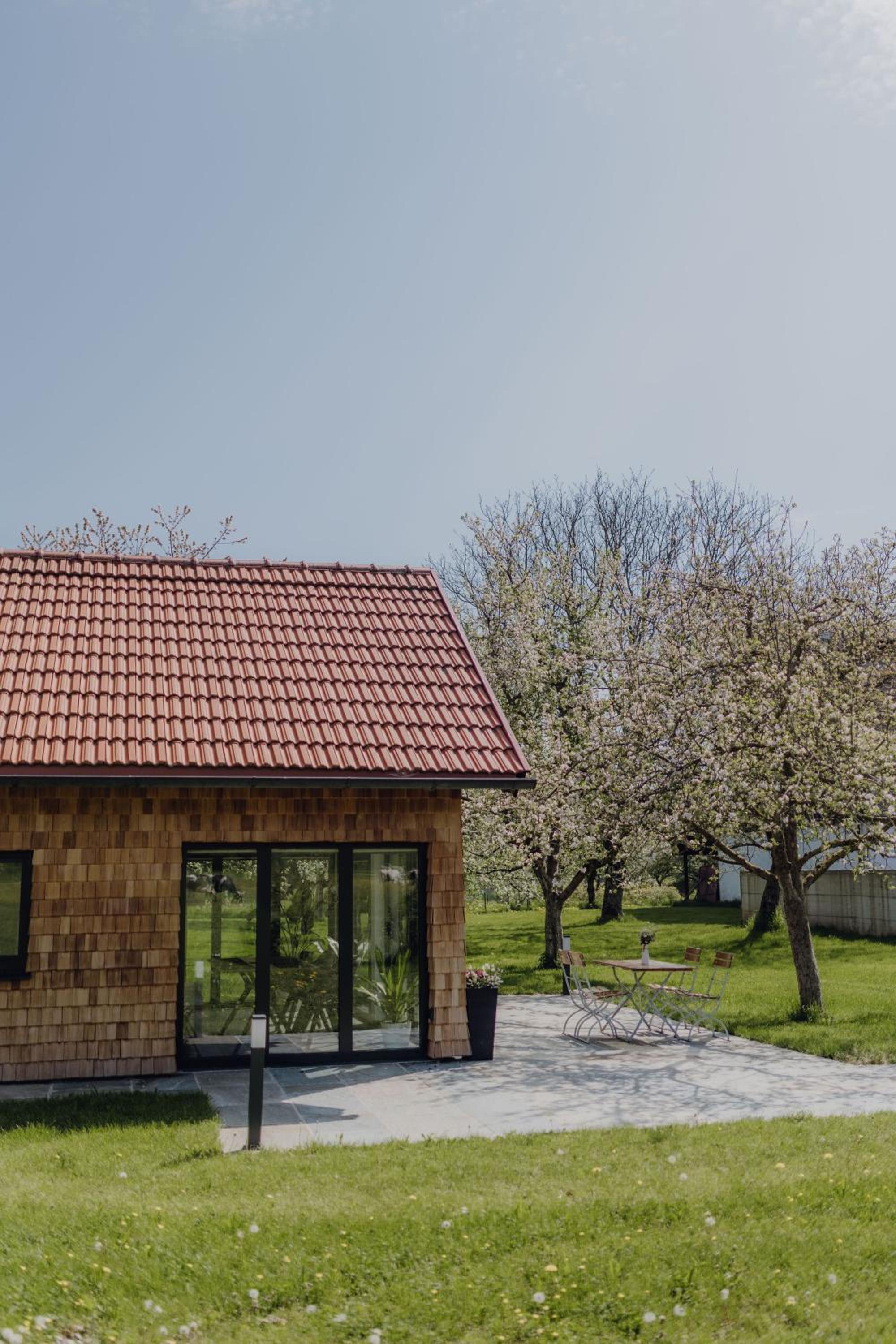 Chalet im Obstgarten
