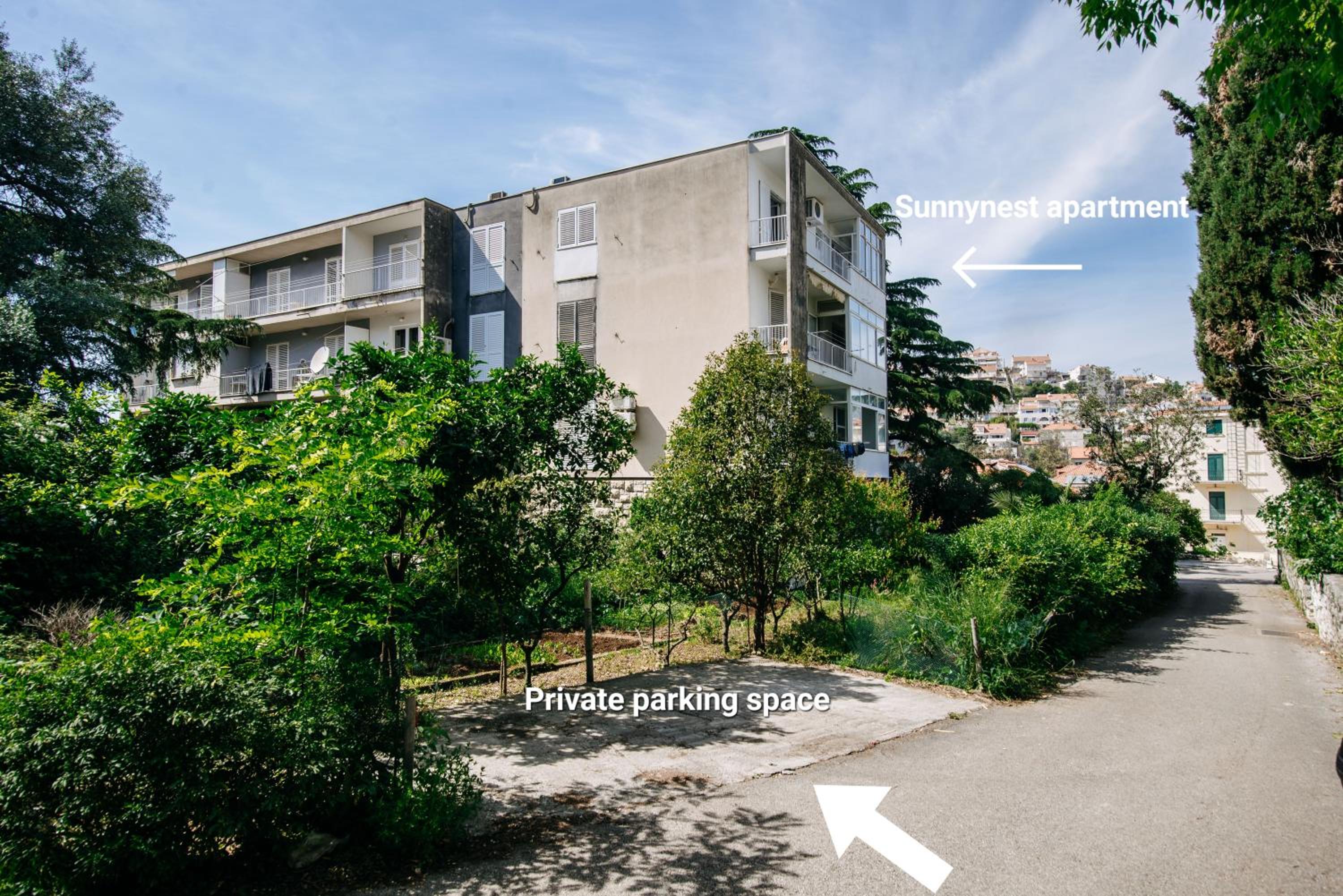 SunnyNest Apartment - 3BR Apt with Free Parking & Wi-Fi, Close to Lapad Bay Beach