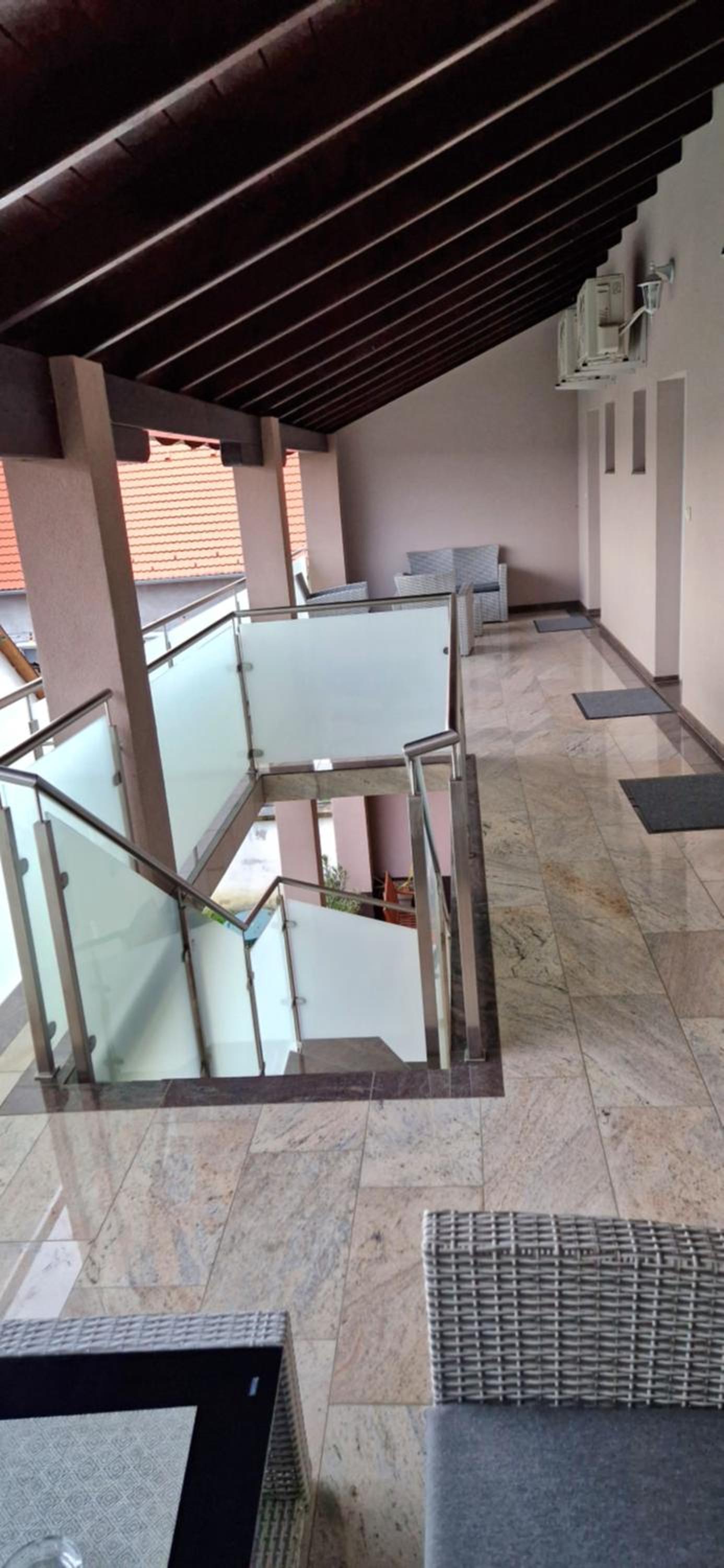 Azra Apartman