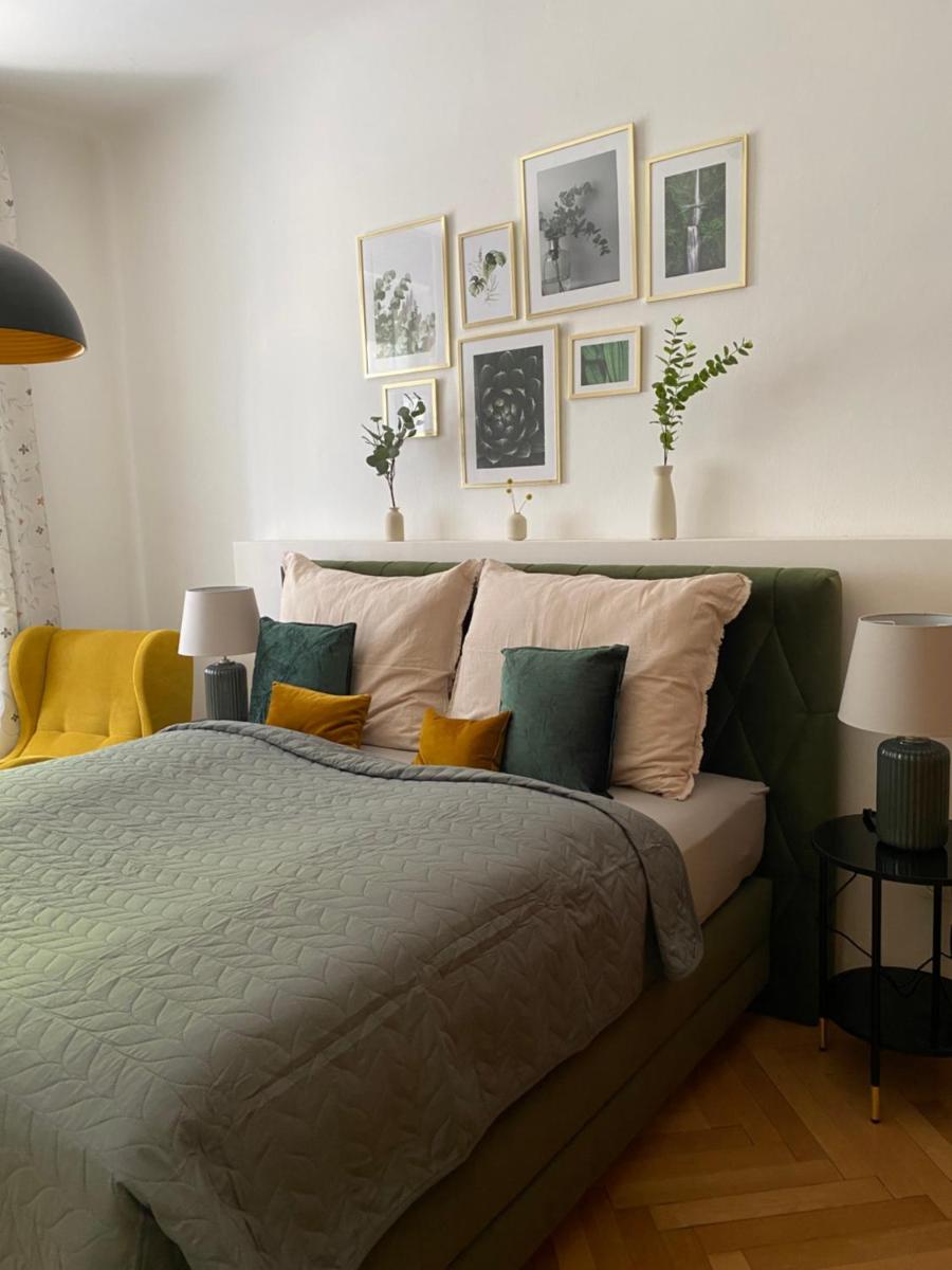 Big Vintage Style Flat Near Schönbrunn