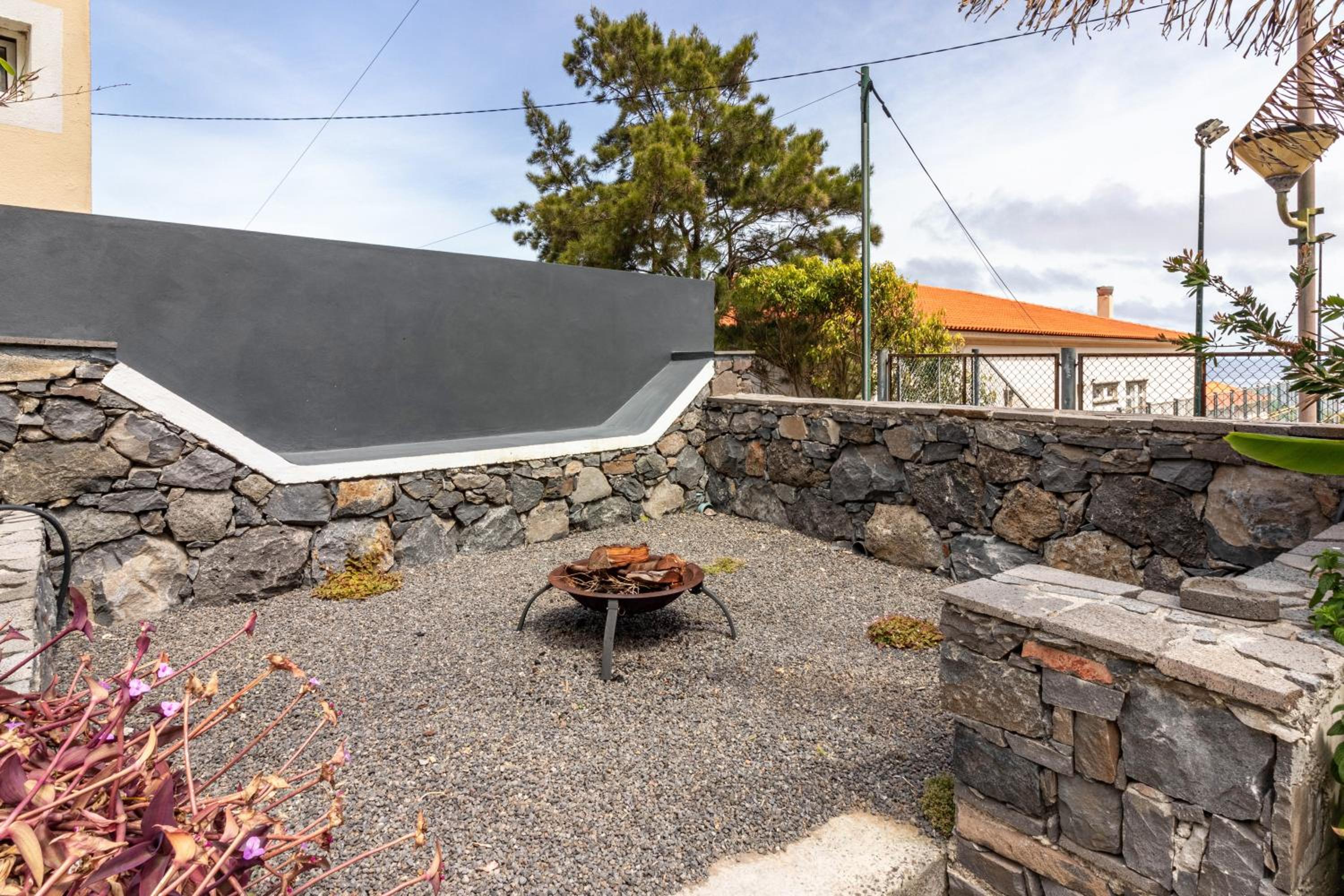 Cork House - Fernandes Cottage view 4