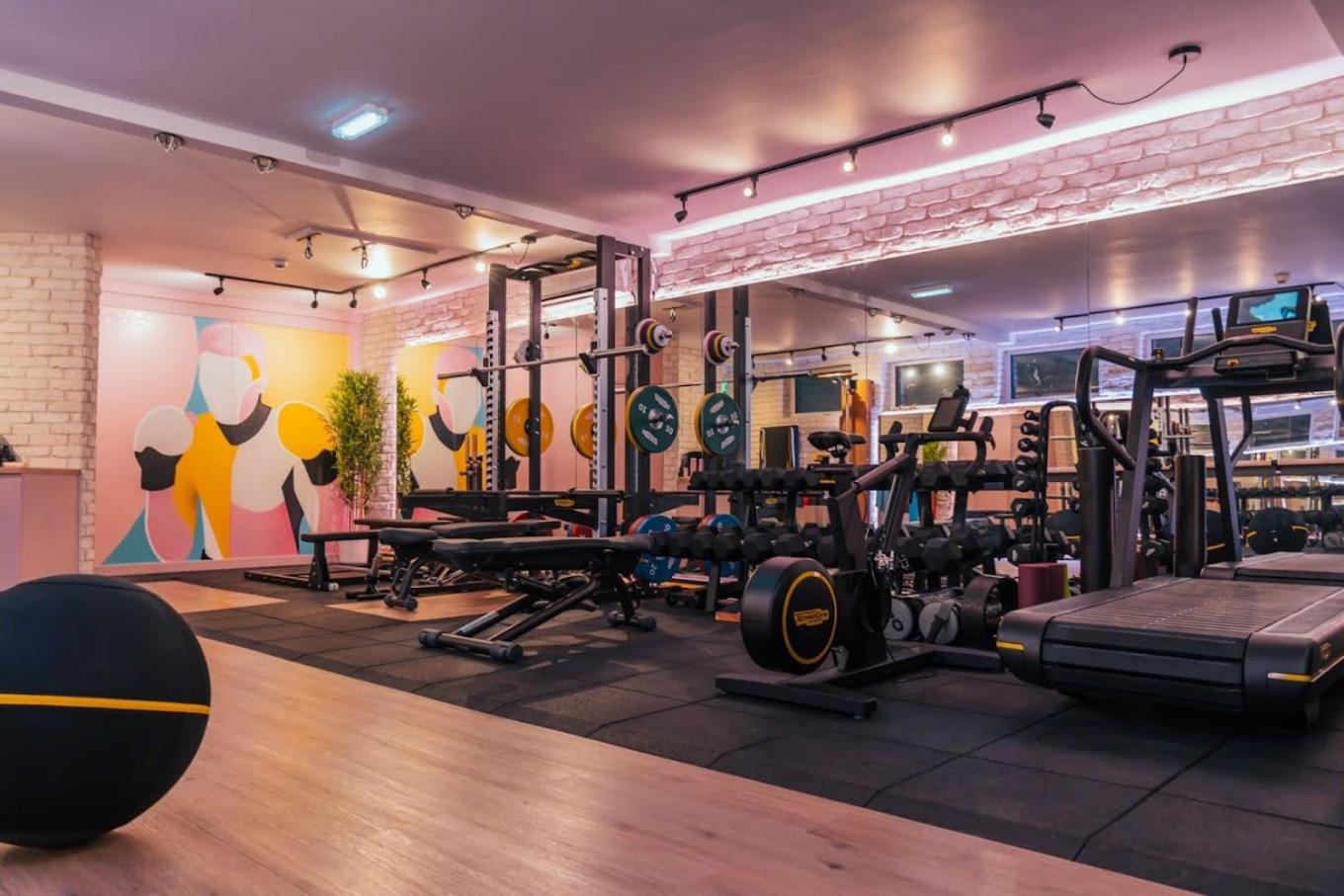 Chelsea Flat 10 mins Harrods, Balcony, Gym, Air Conditioning
