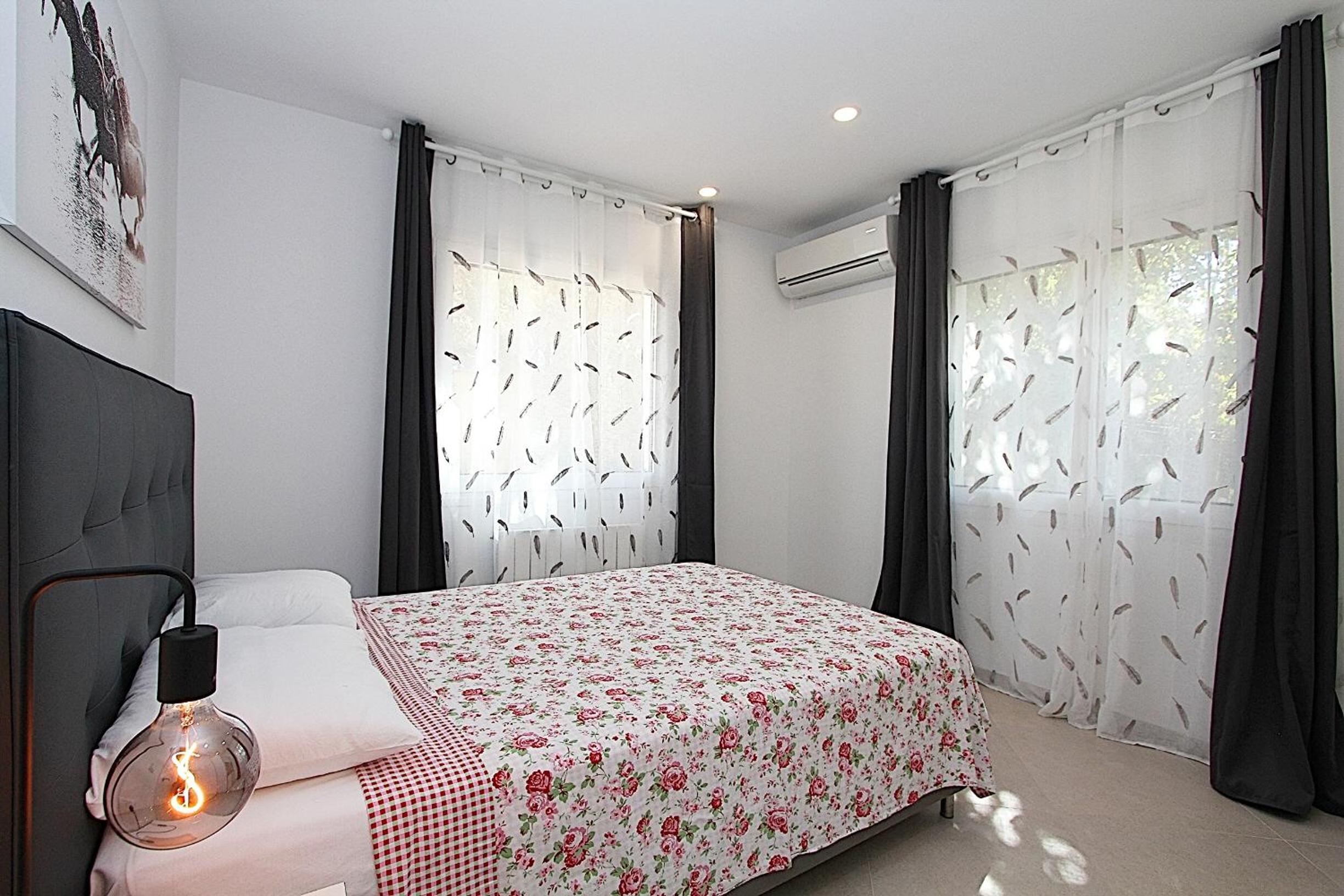 Villa Green House
