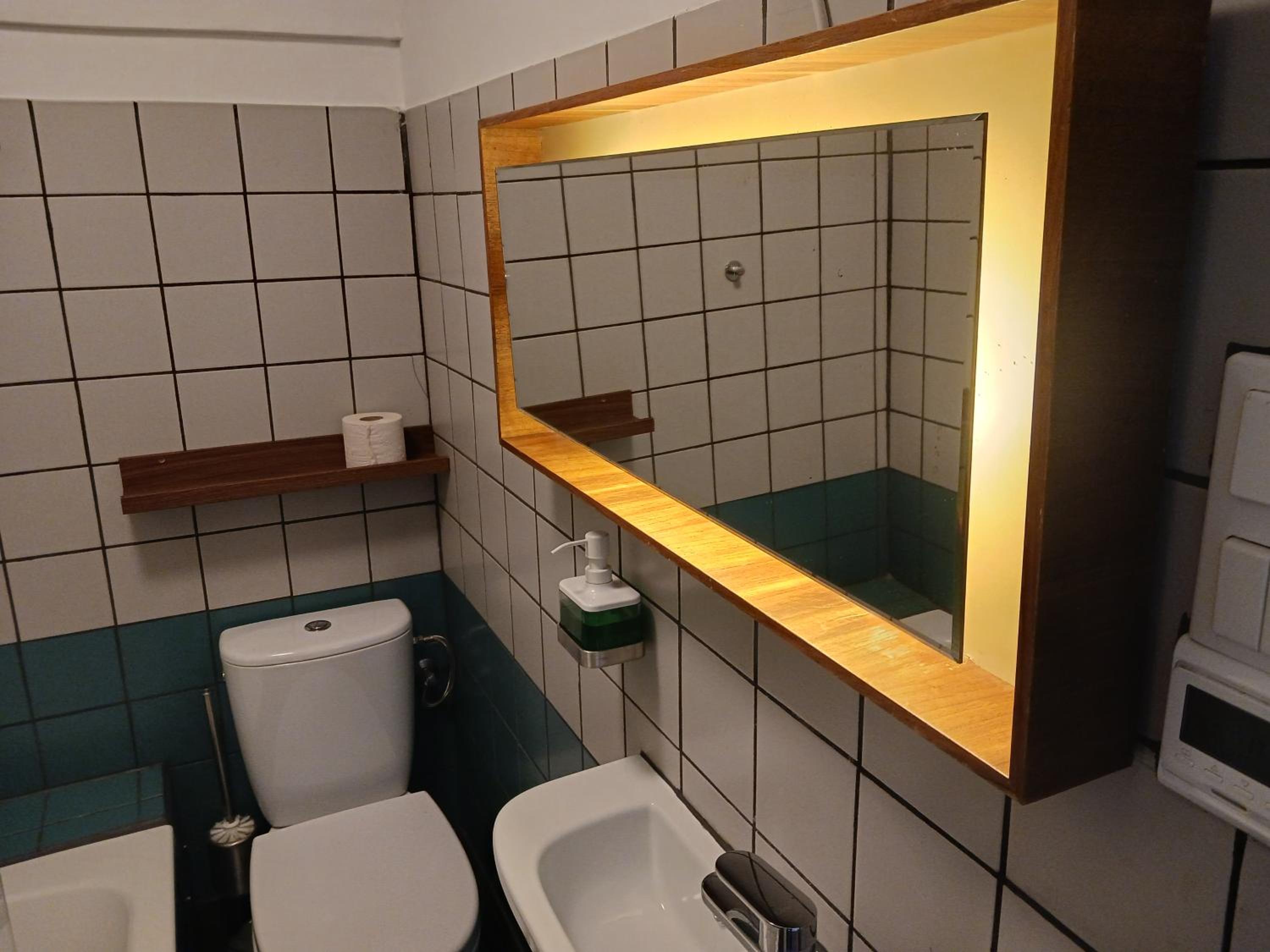 Squat Deluxe Berlin, the hostel