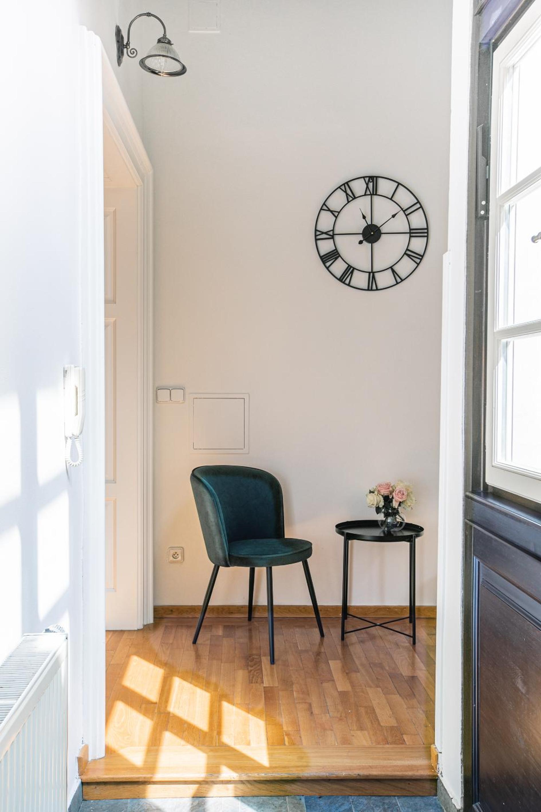 LuxePair Suites Near Prague Castle
