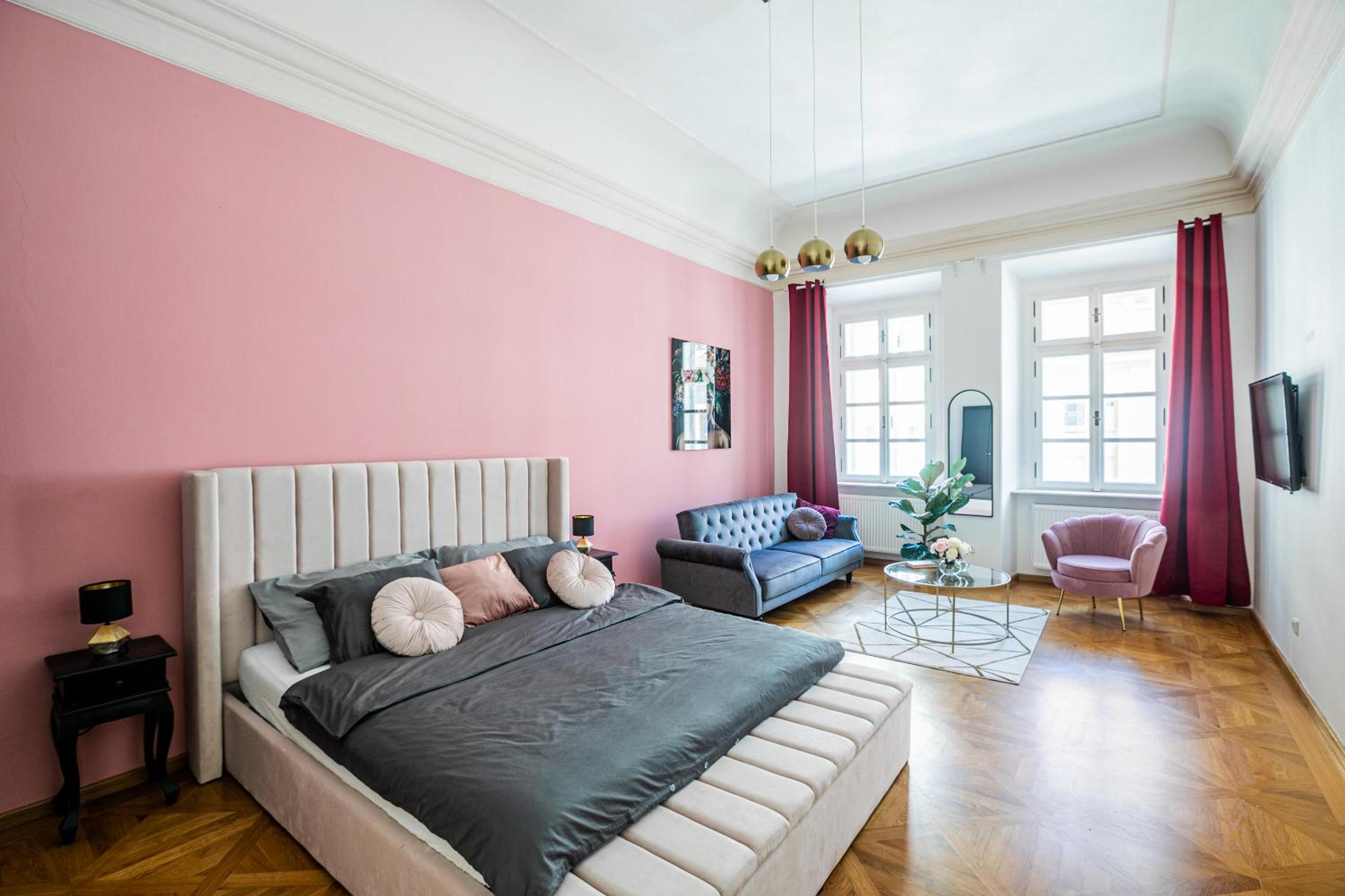 LuxePair Suites Near Prague Castle