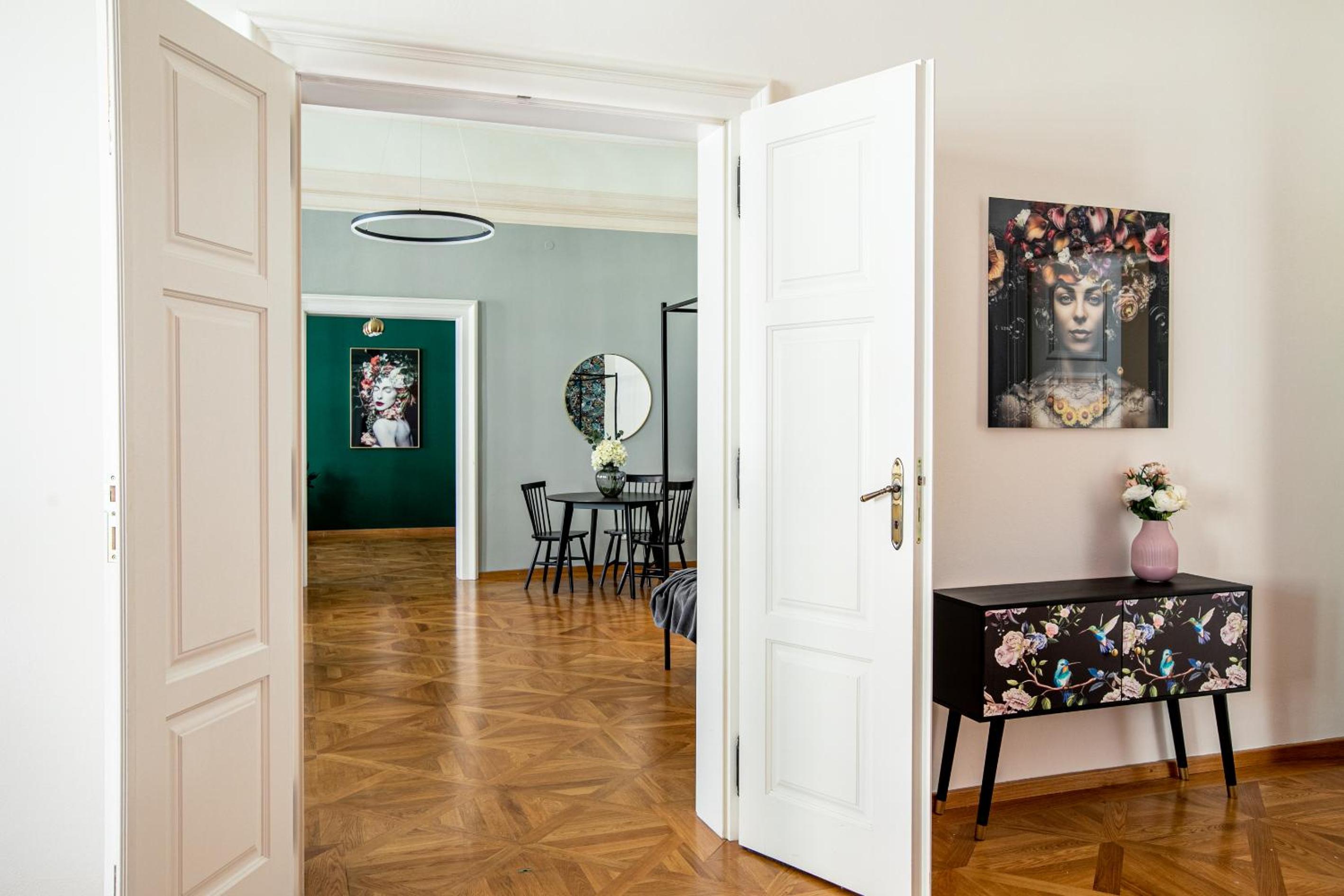 LuxePair Suites Near Prague Castle