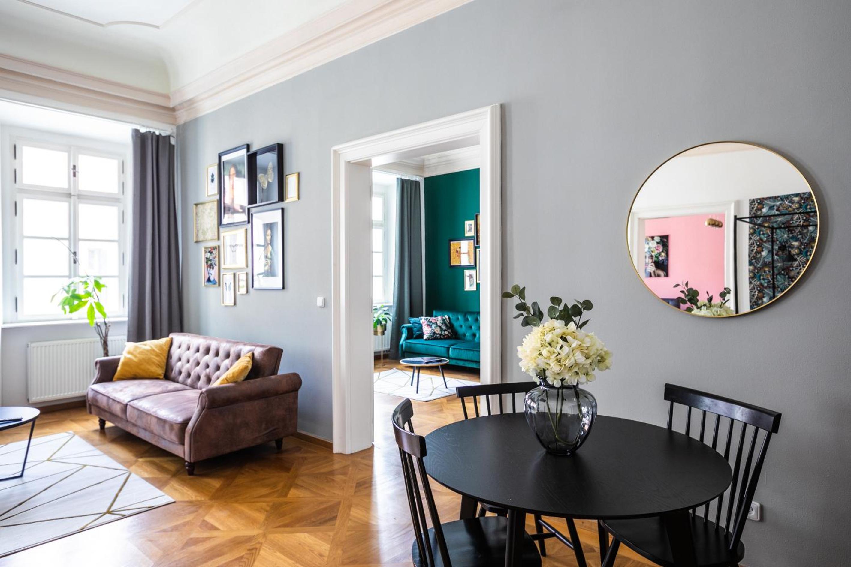 LuxePair Suites Near Prague Castle