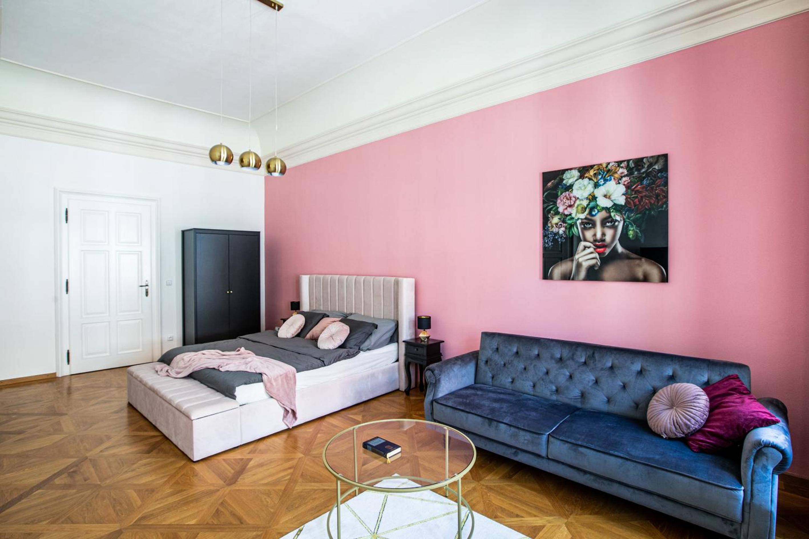 LuxePair Suites Near Prague Castle