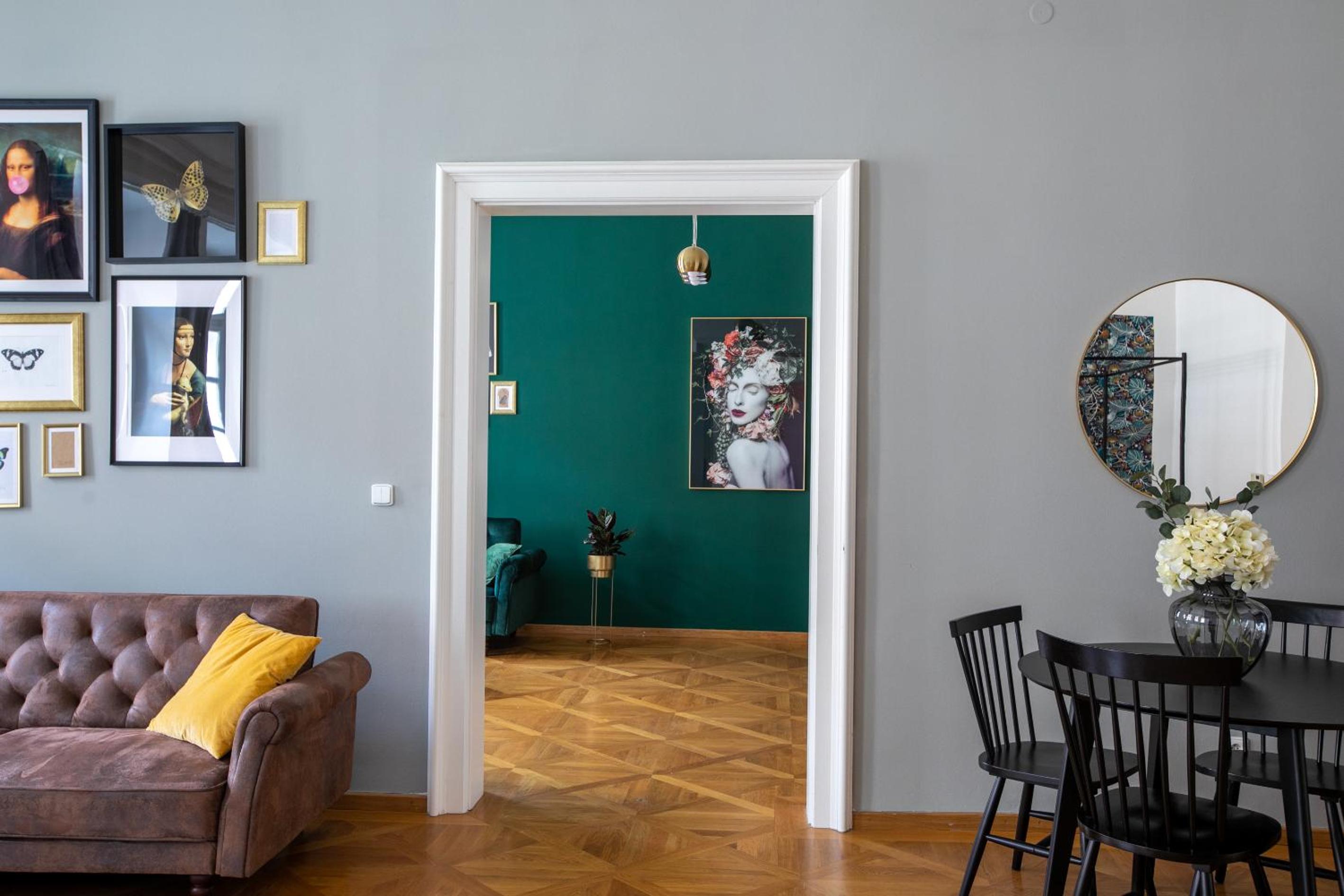 LuxePair Suites Near Prague Castle