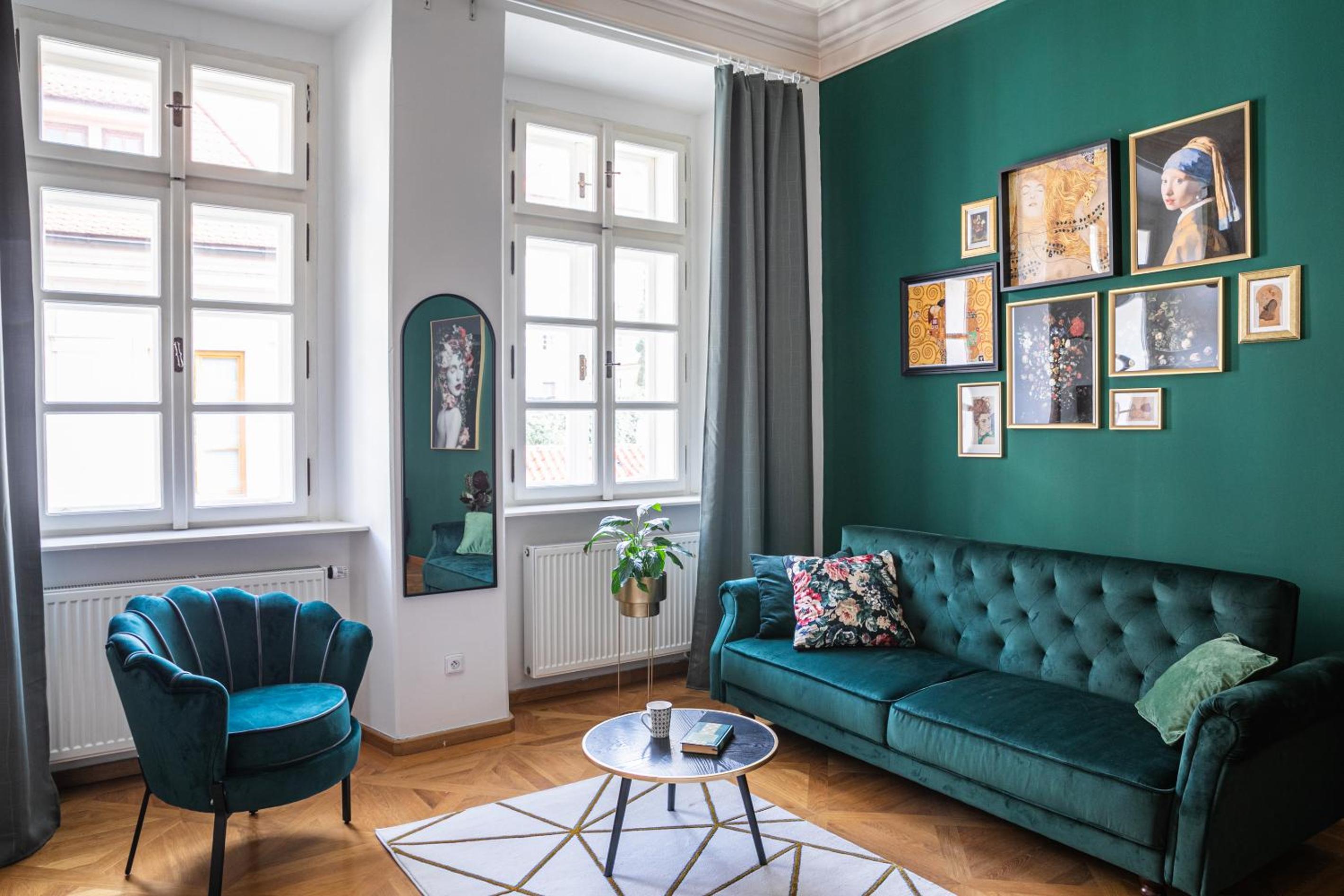 LuxePair Suites Near Prague Castle