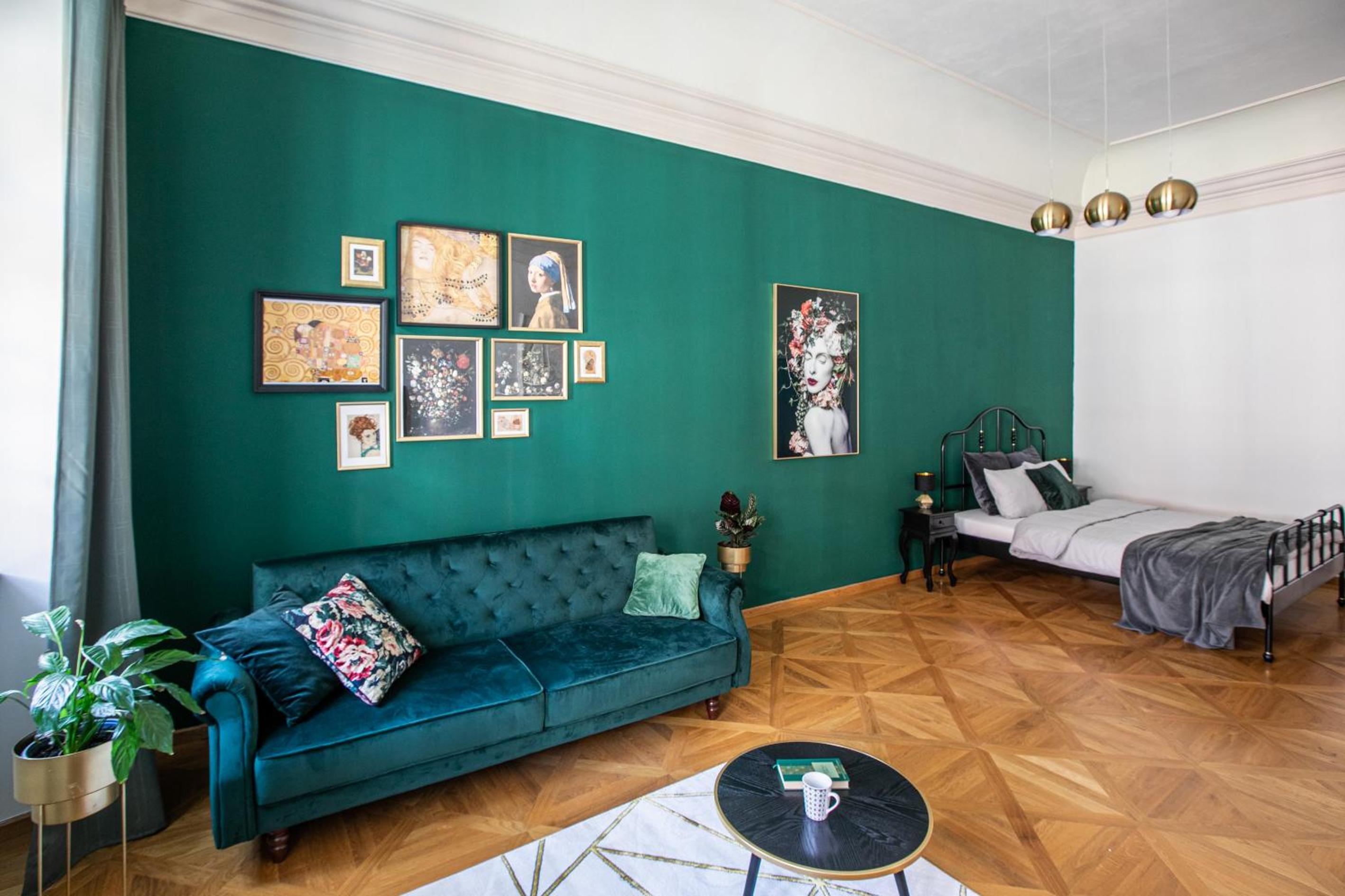 LuxePair Suites Near Prague Castle