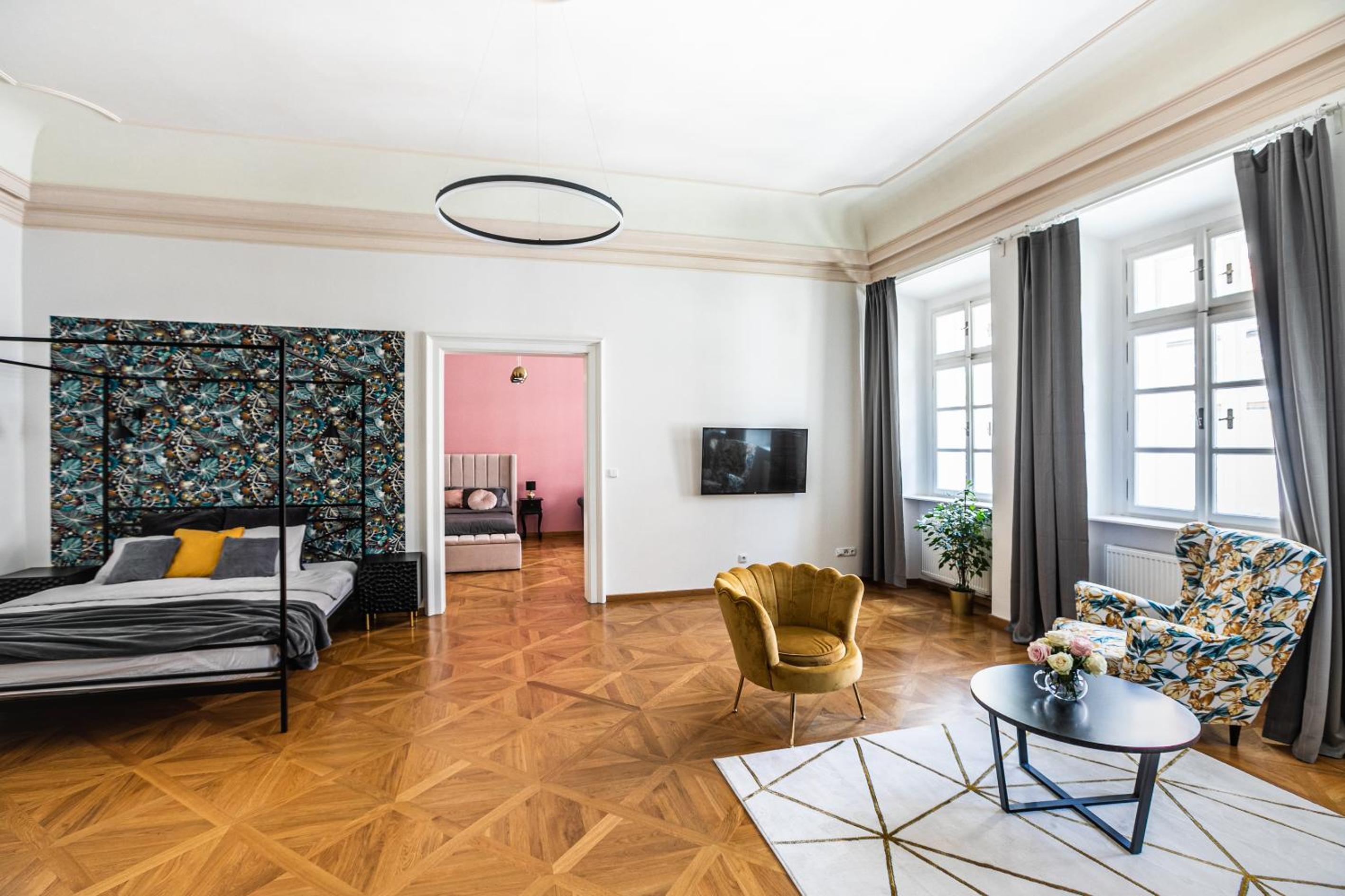 LuxePair Suites Near Prague Castle