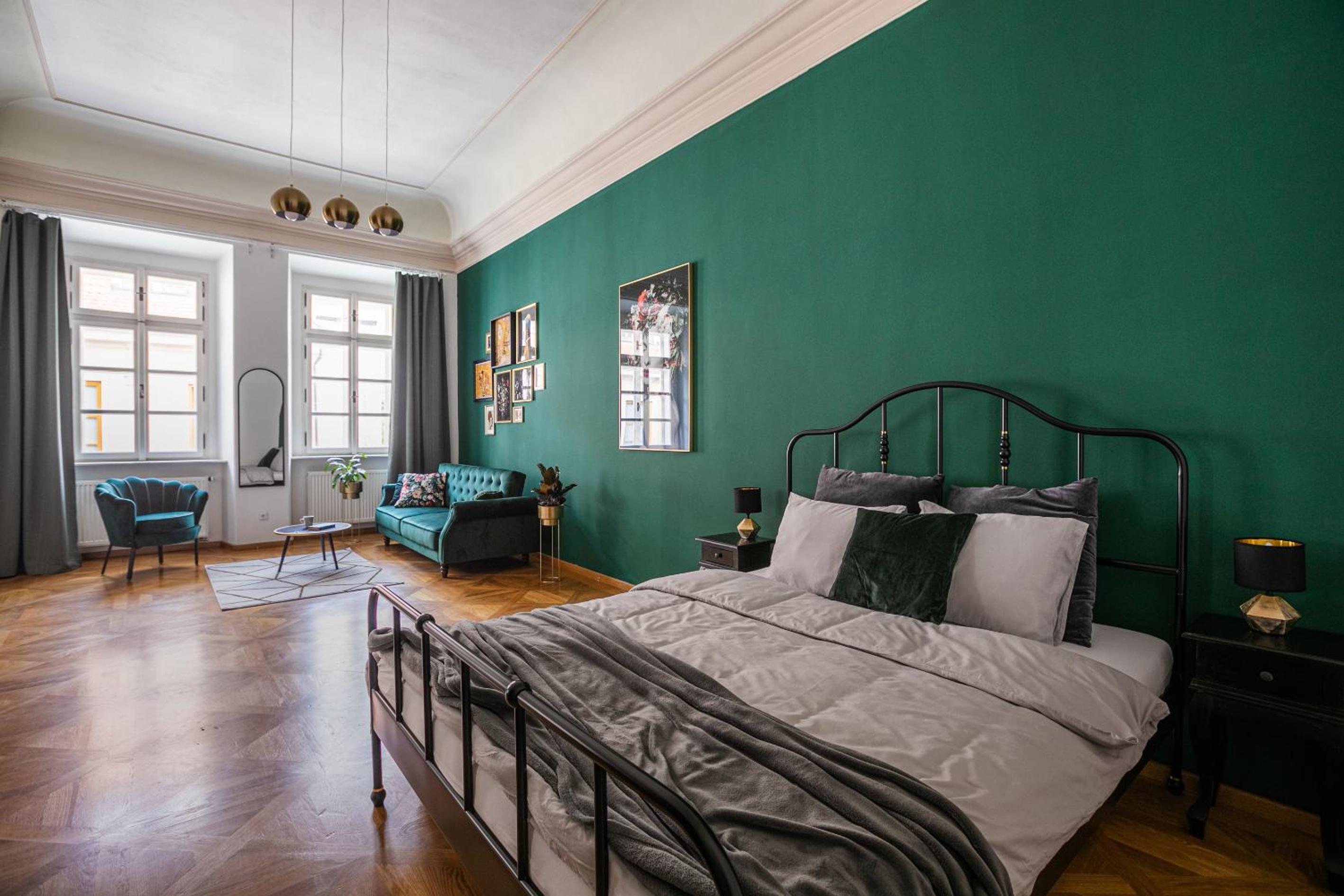 LuxePair Suites Near Prague Castle
