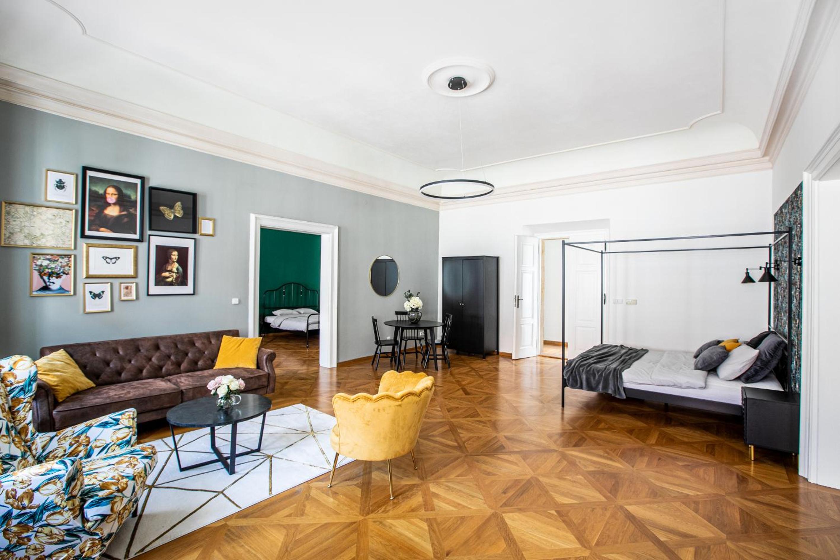 LuxePair Suites Near Prague Castle
