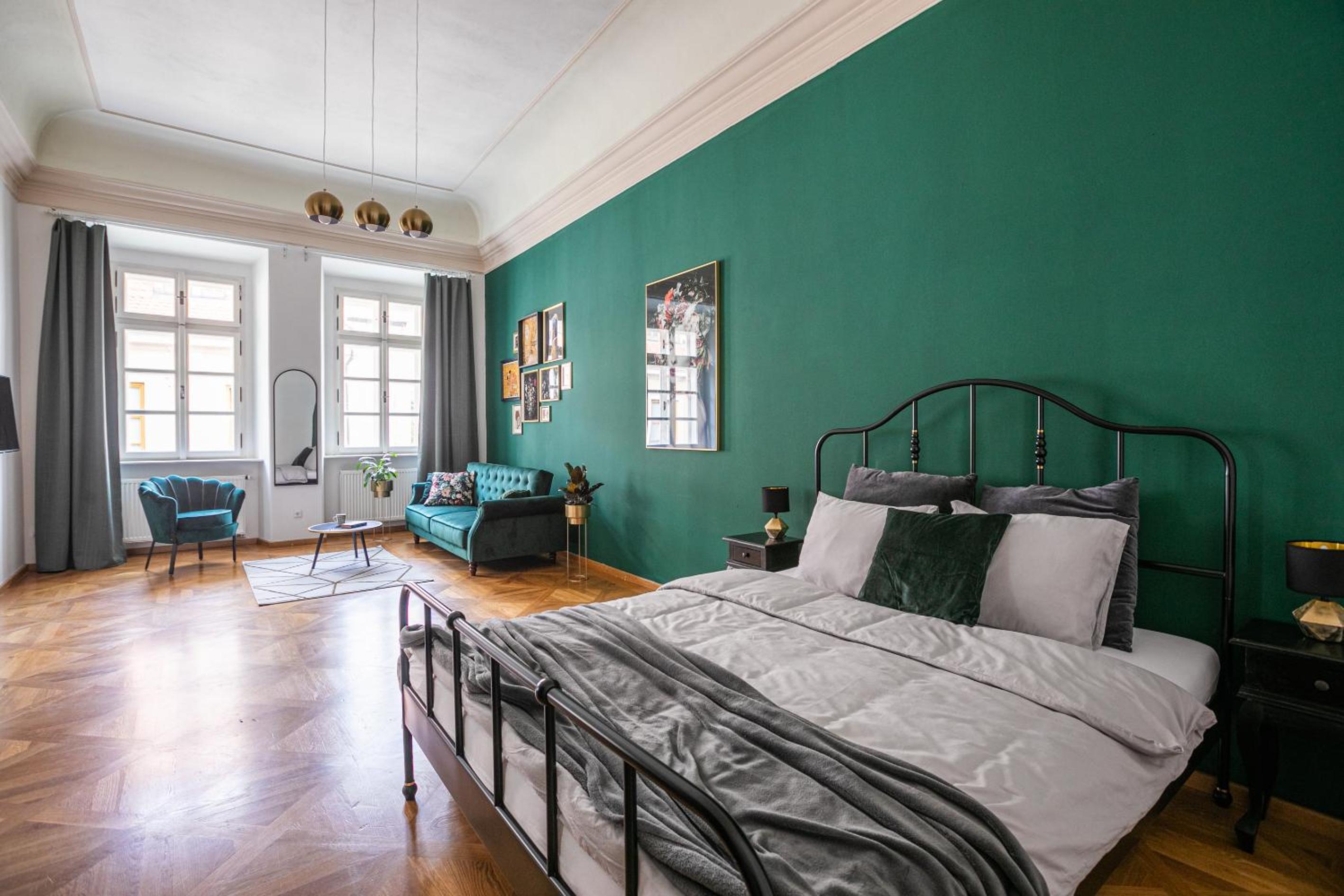 LuxePair Suites Near Prague Castle