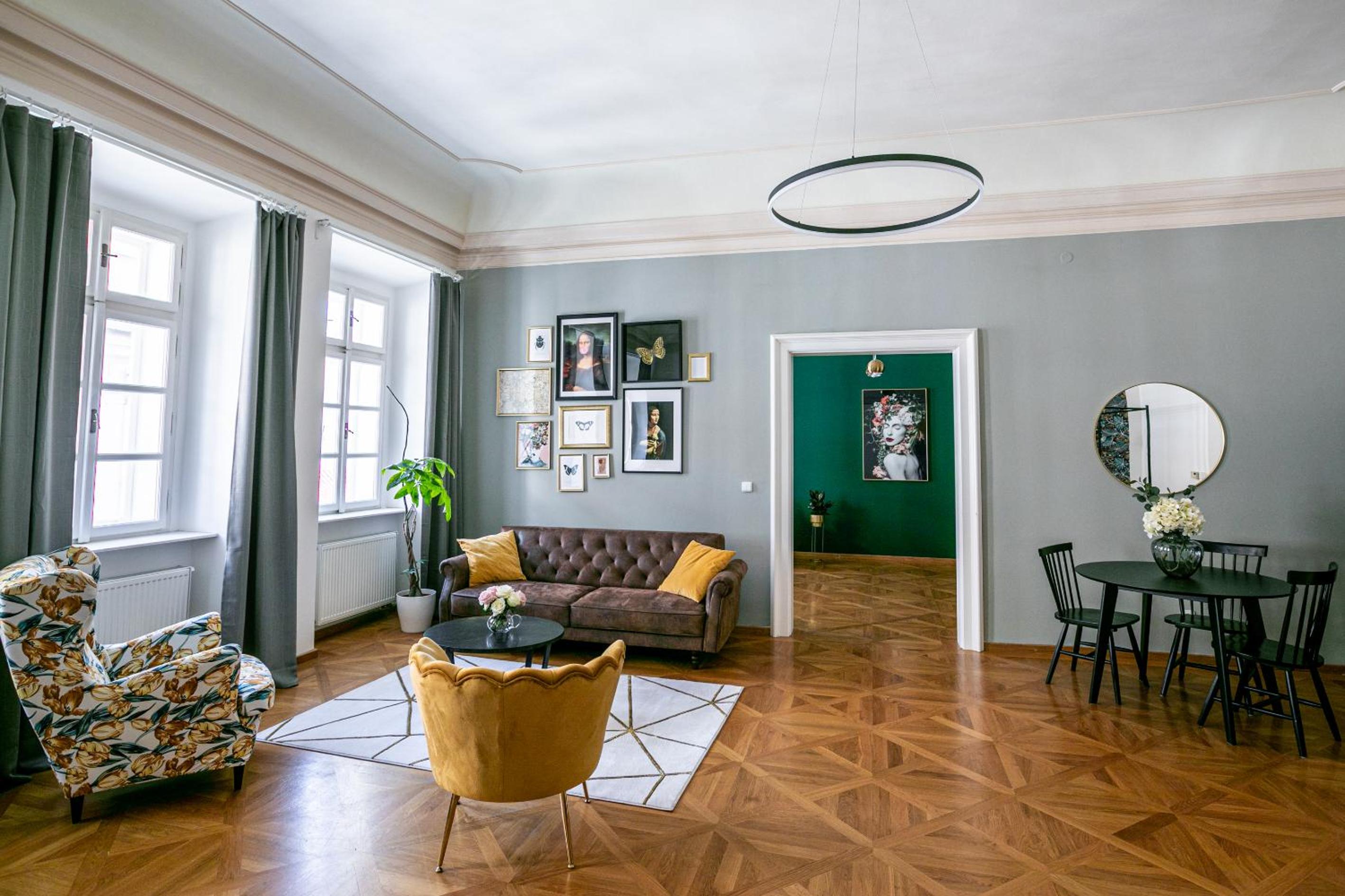 LuxePair Suites Near Prague Castle