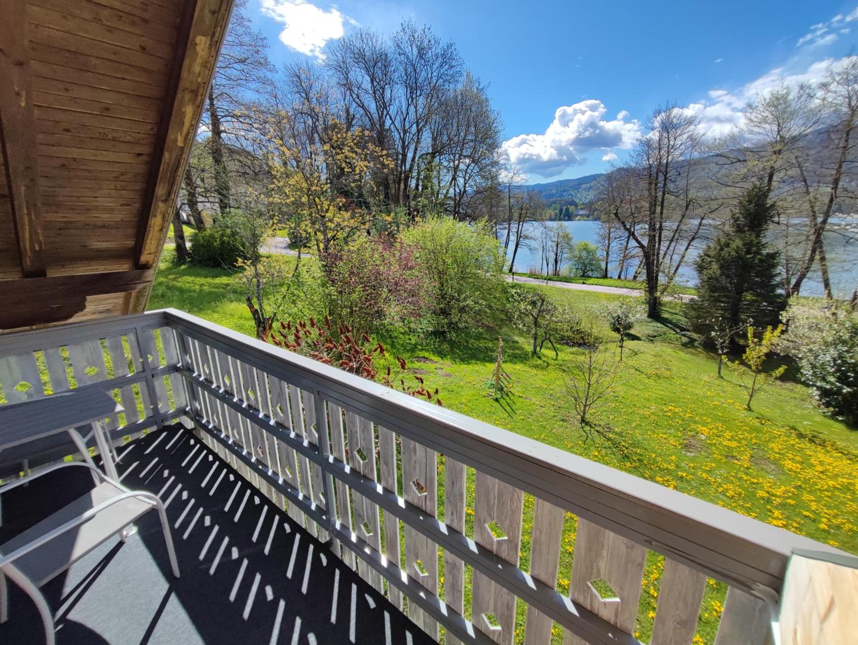 Lake House Sebanc view 2