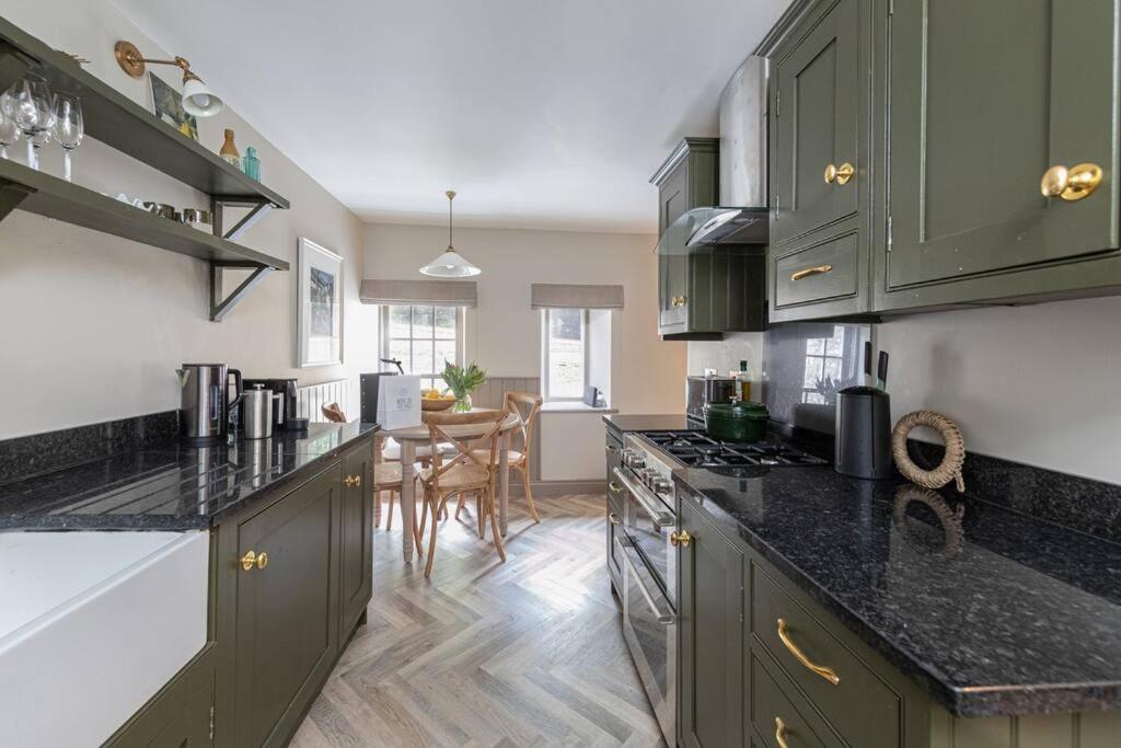 Farriers Cottage-Tranquil Haven, Central Location! view 2