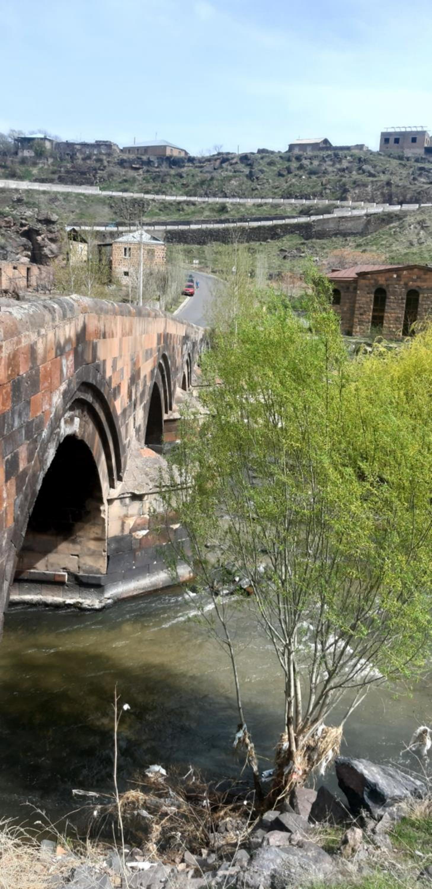 Near Yerevan Serlinhouse