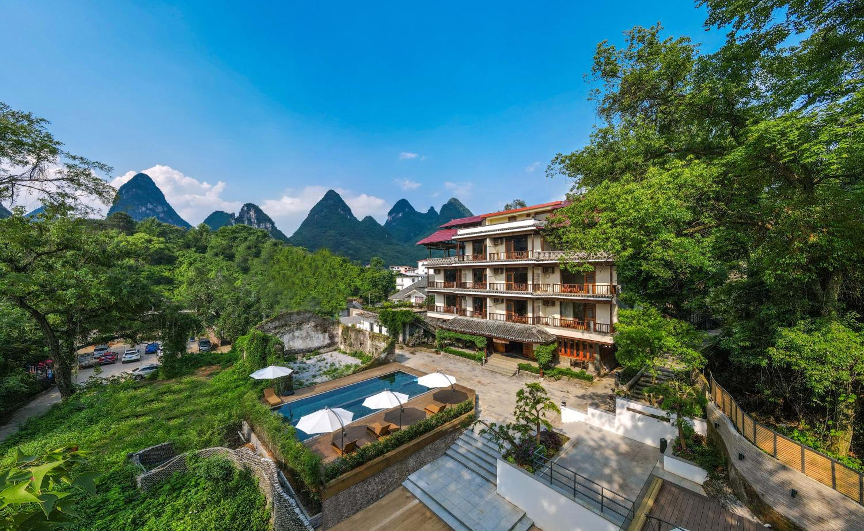 Yangshuo River Lodge Hotel--English speaking team&Swimming pool&Activties organized&Free pick up from Airport or TS over 3 nights