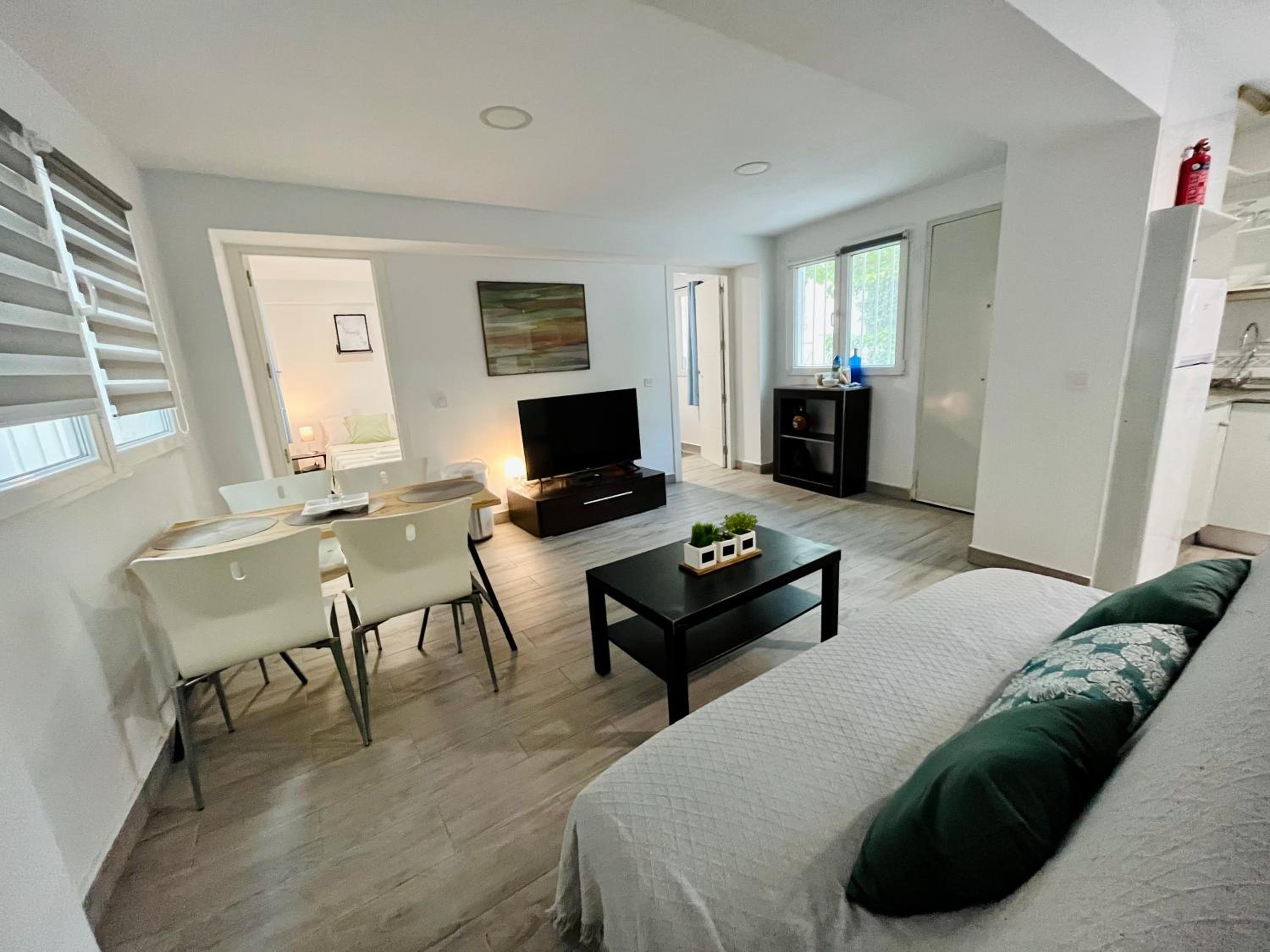 Casa LA PARRA, con dos apartamentos en segunda línea, opción barbacoa y patio view 3
