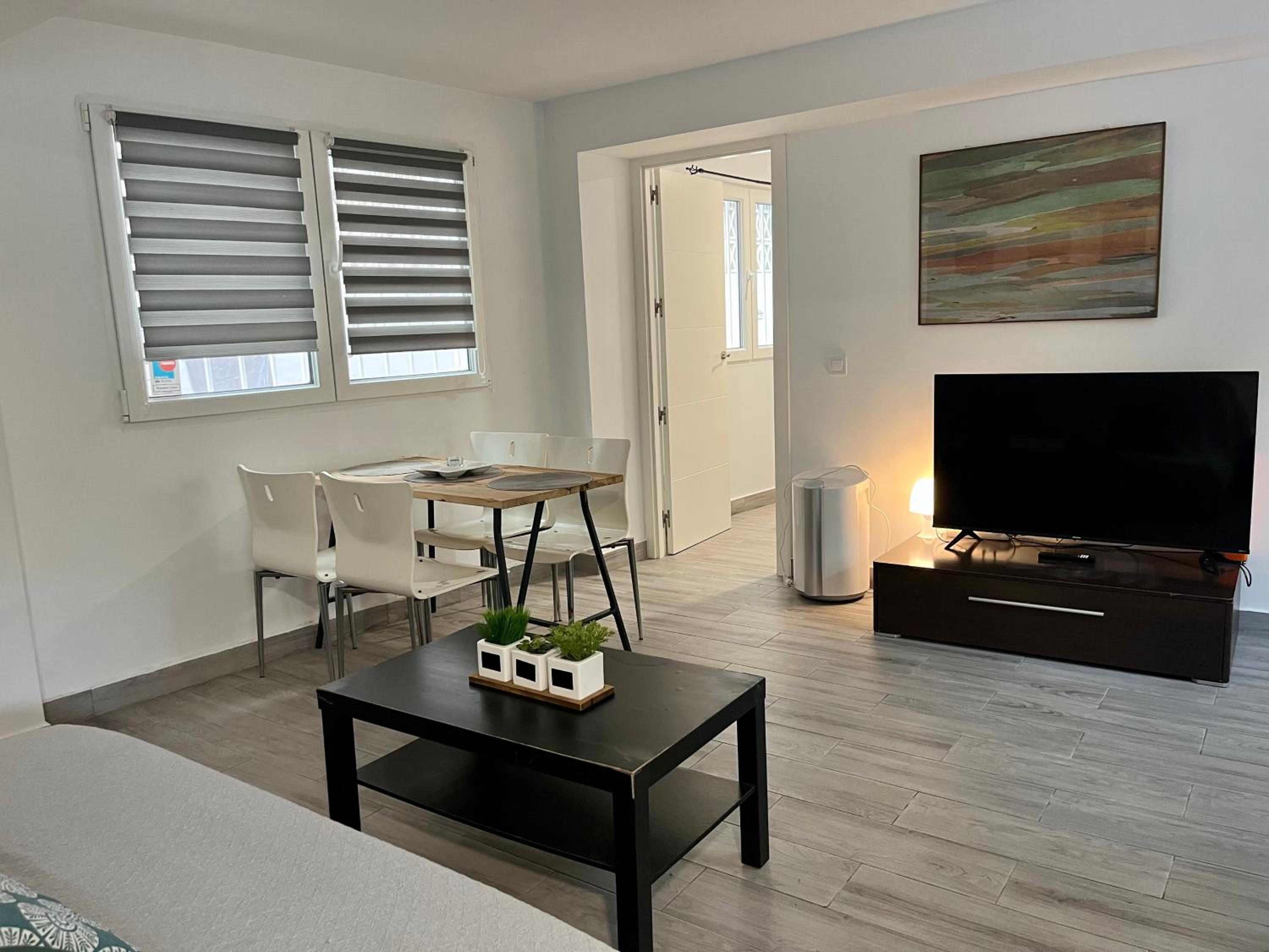 Casa LA PARRA, con dos apartamentos en segunda línea, opción barbacoa y patio view 4