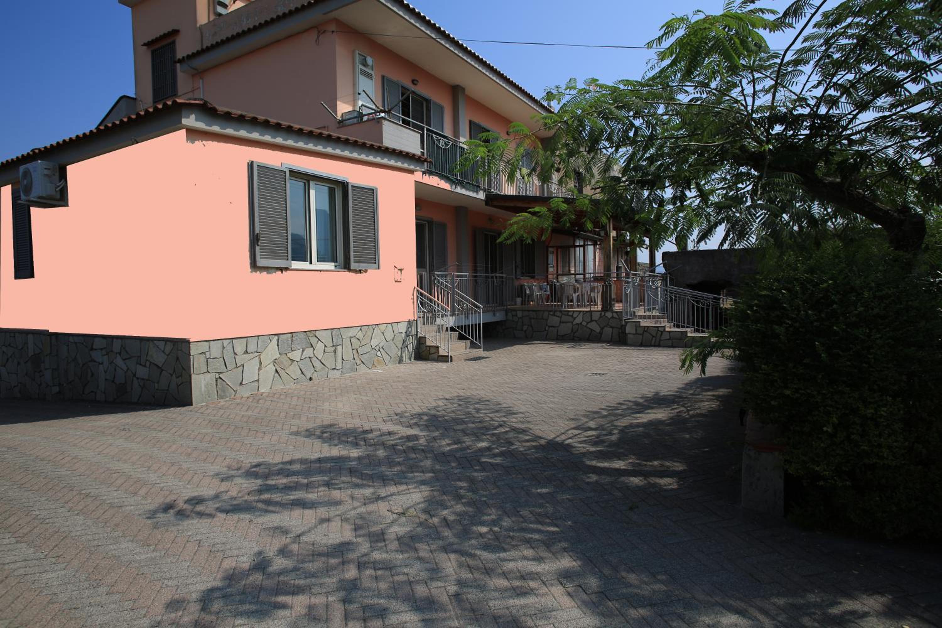 Villarosa pompei studios view 4