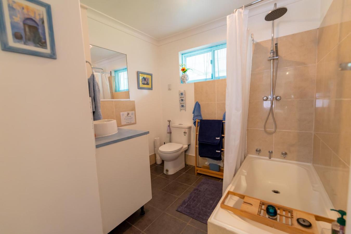 Shabby Chic Shack - 2 bedroom Beach Cottage