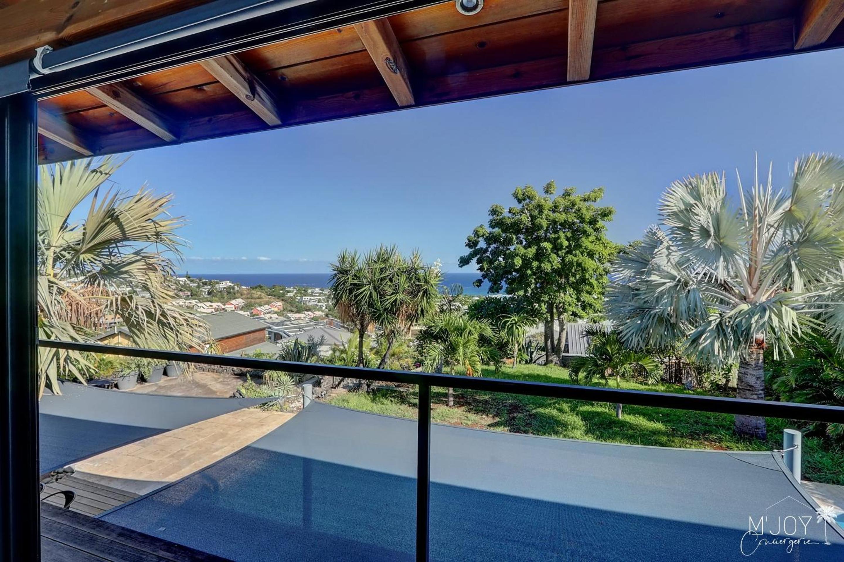 KAZNAV in the St-Gilloise savannah with sea view
