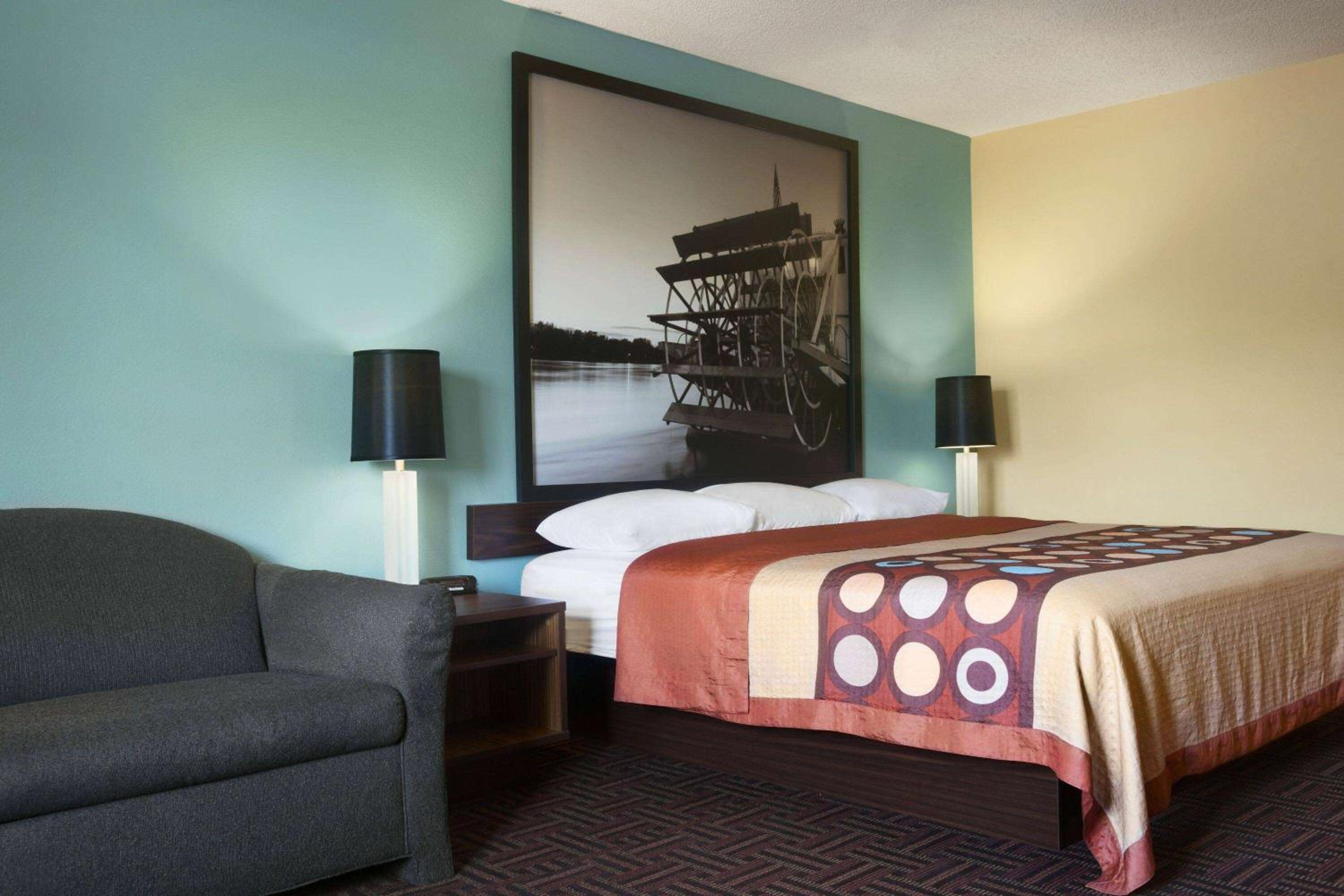 Peoria Vacations - Super 8 by Wyndham Peoria - Property Image 3