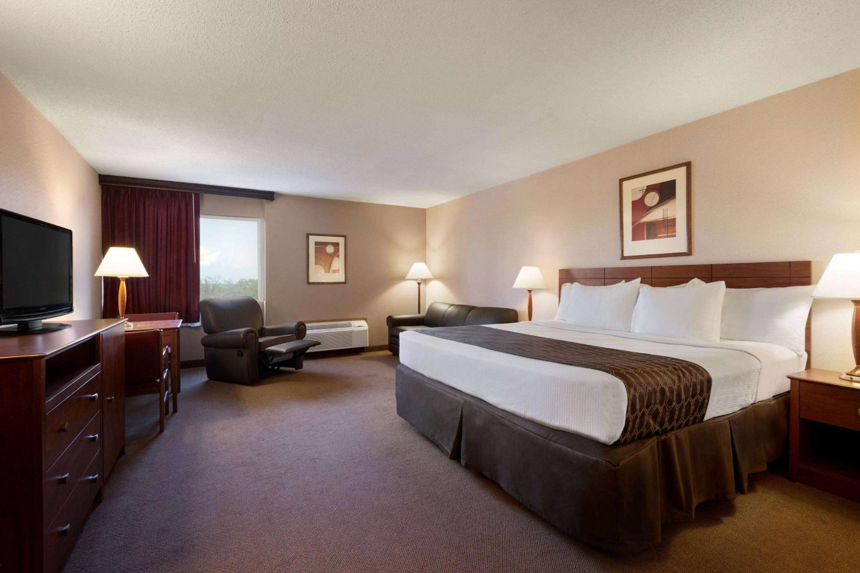 Bismarck Vacations - Ramada by Wyndham Bismarck - Property Image 12