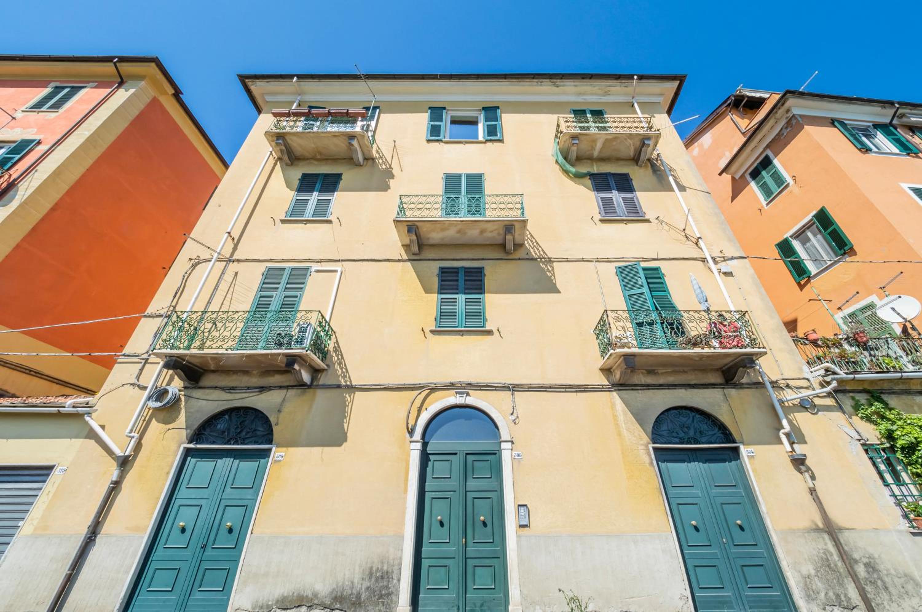 GuestHost - Marola Vista mare view 2