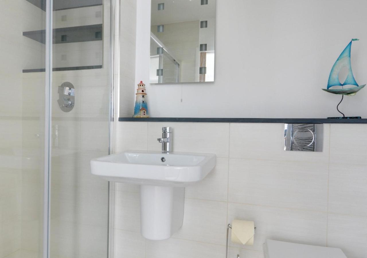 4 Bed in Ilfracombe oc-autumn