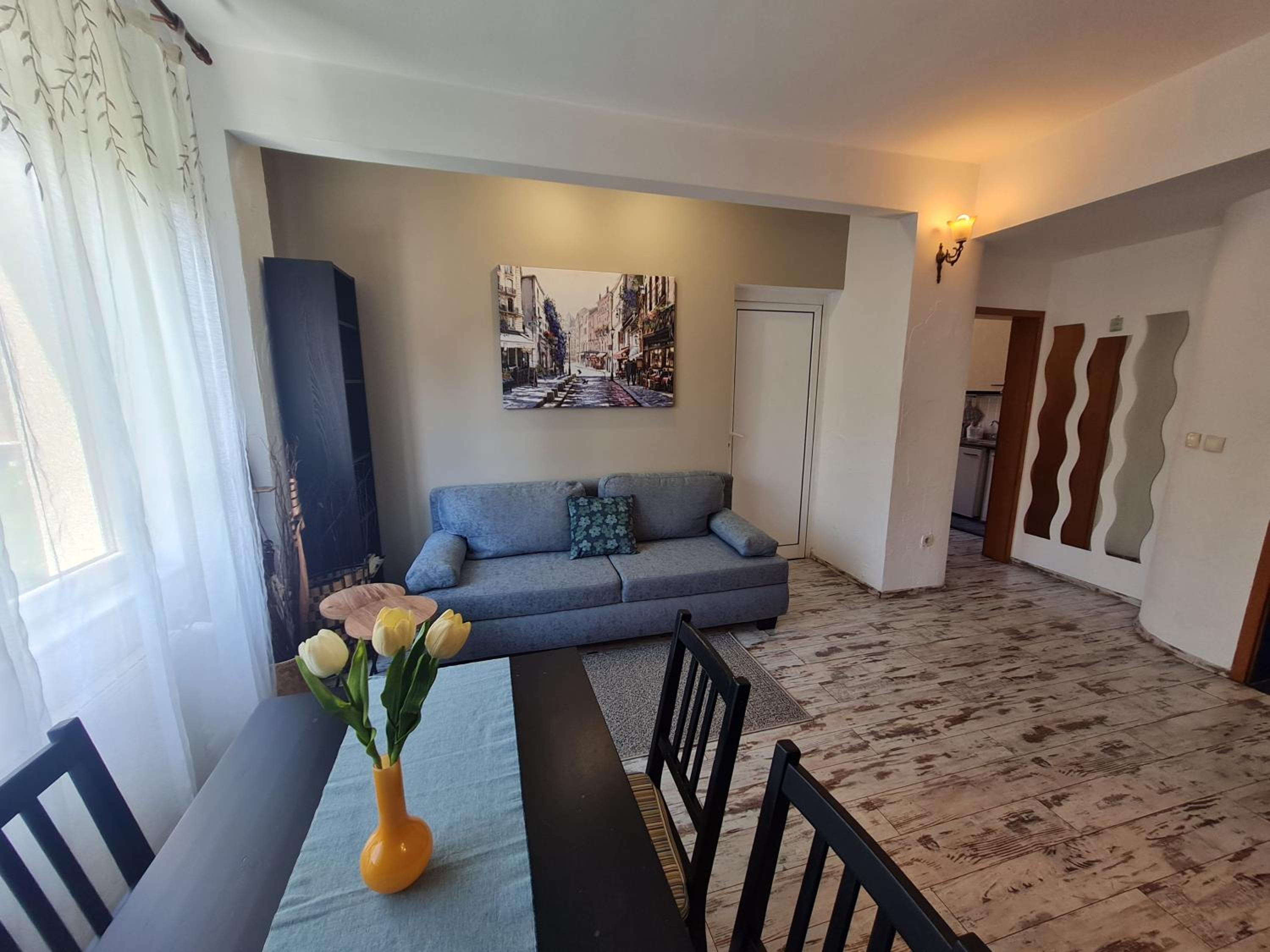 Raya Maisonette, Ideal Center