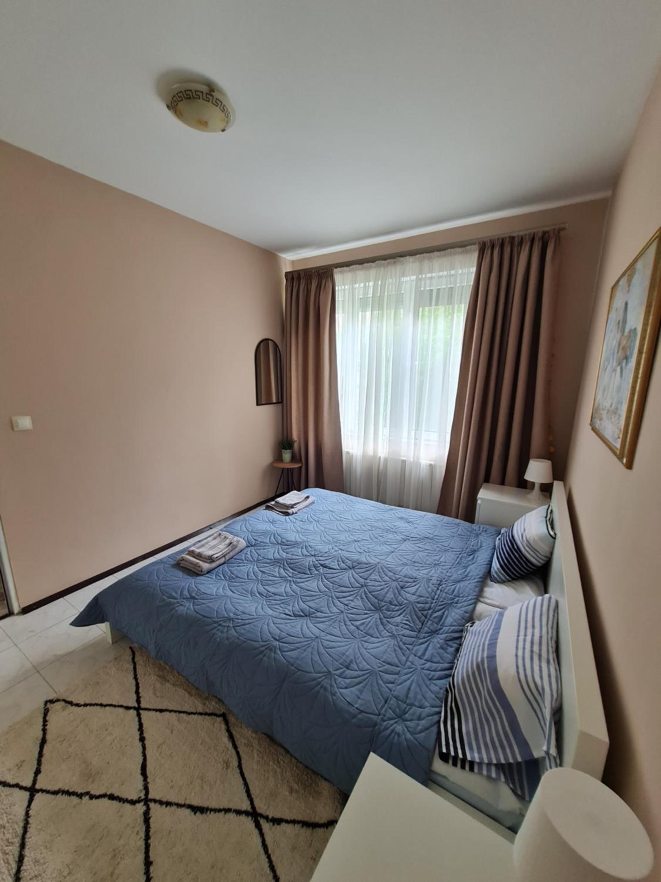 Raya Maisonette, Ideal Center