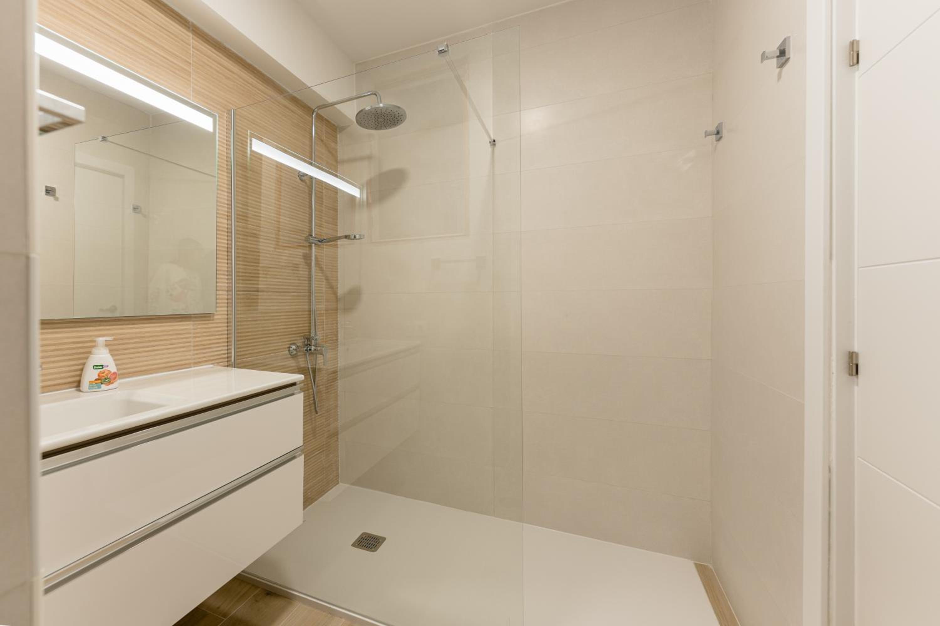 New 4 bedroom in Plaza del Principe photo 4