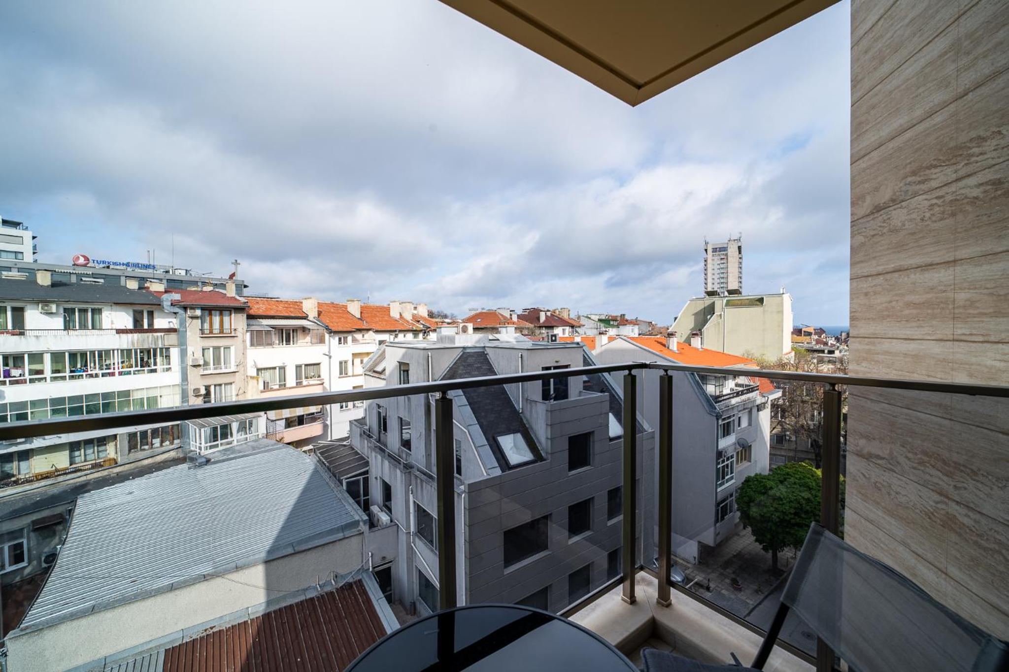 Brand New Downtown Apartment