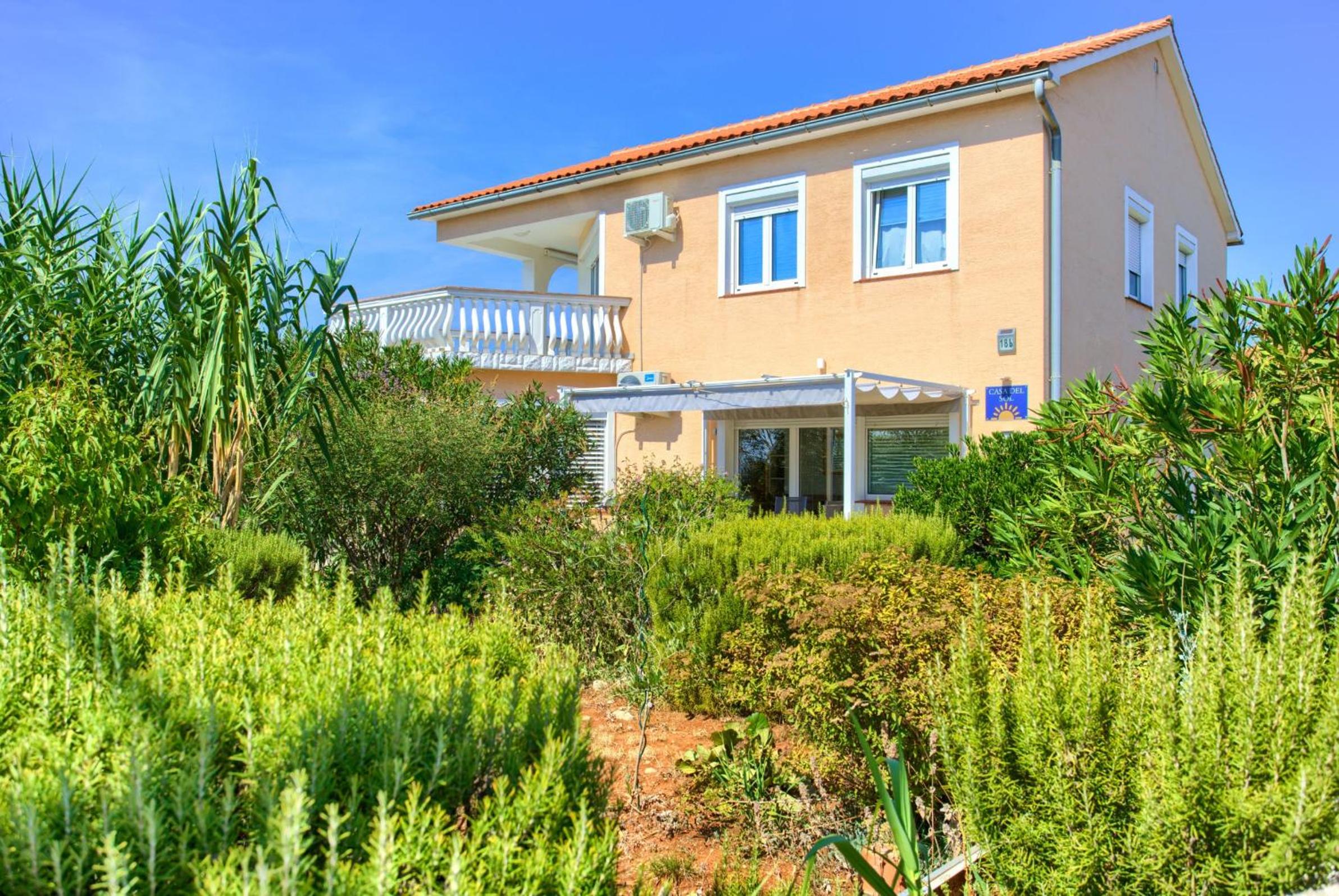 Holiday house NIKA with pool and jacuzzi view 5