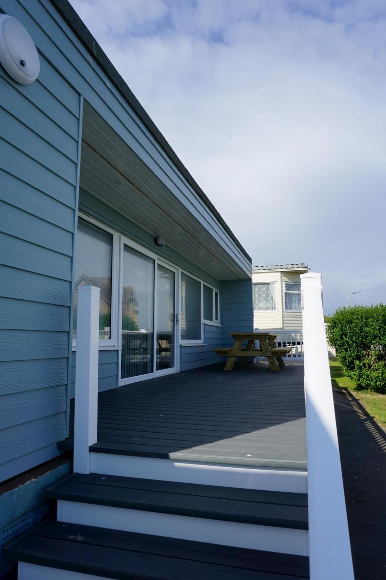 Deluxe Lundy View Villa With Sea Views view 3