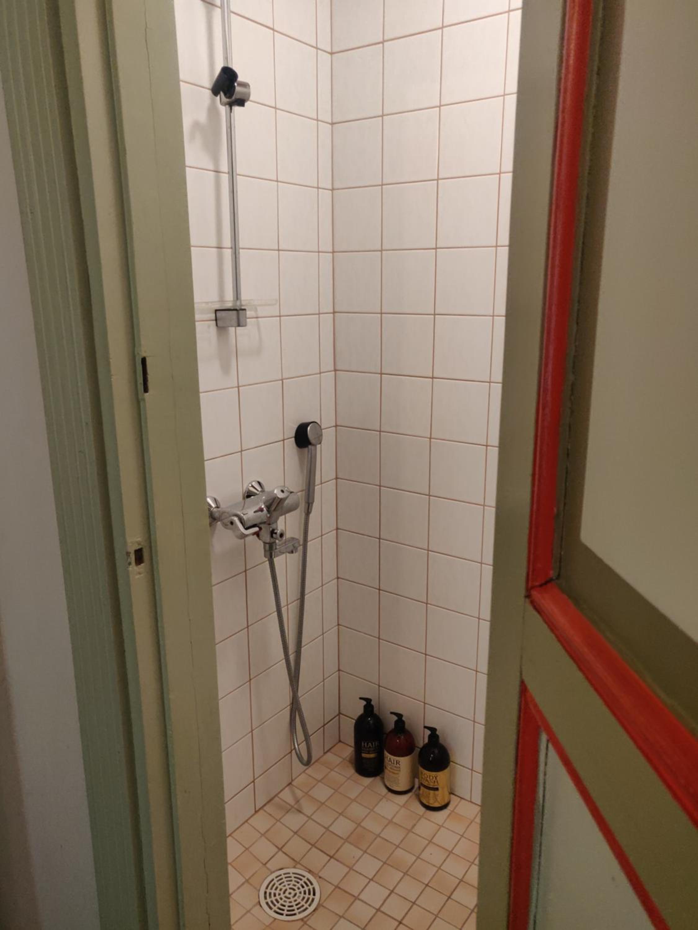 Mökki meren läheisyydessä