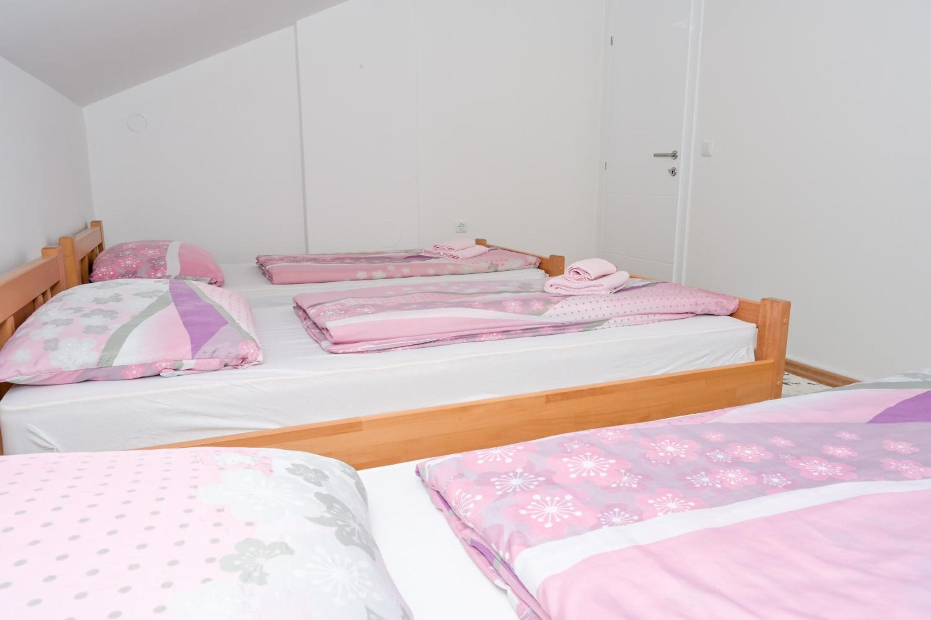 Apartments Dora